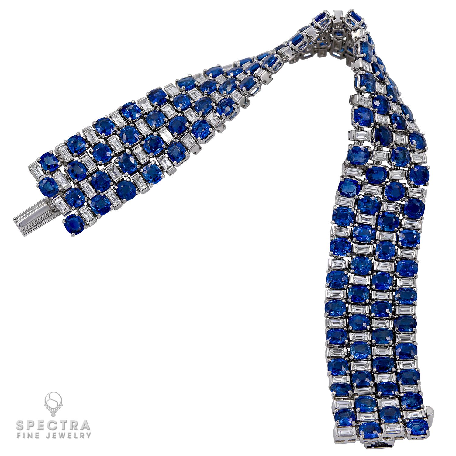 Esta pulsera vintage de zafiros y diamantes de Harry Winston, de alrededor de los años 80, es una obra maestra del diseño y la artesanía. Compuesto por 100 zafiros azules intensos alternados con 100 diamantes baguette blancos, forma un deslumbrante