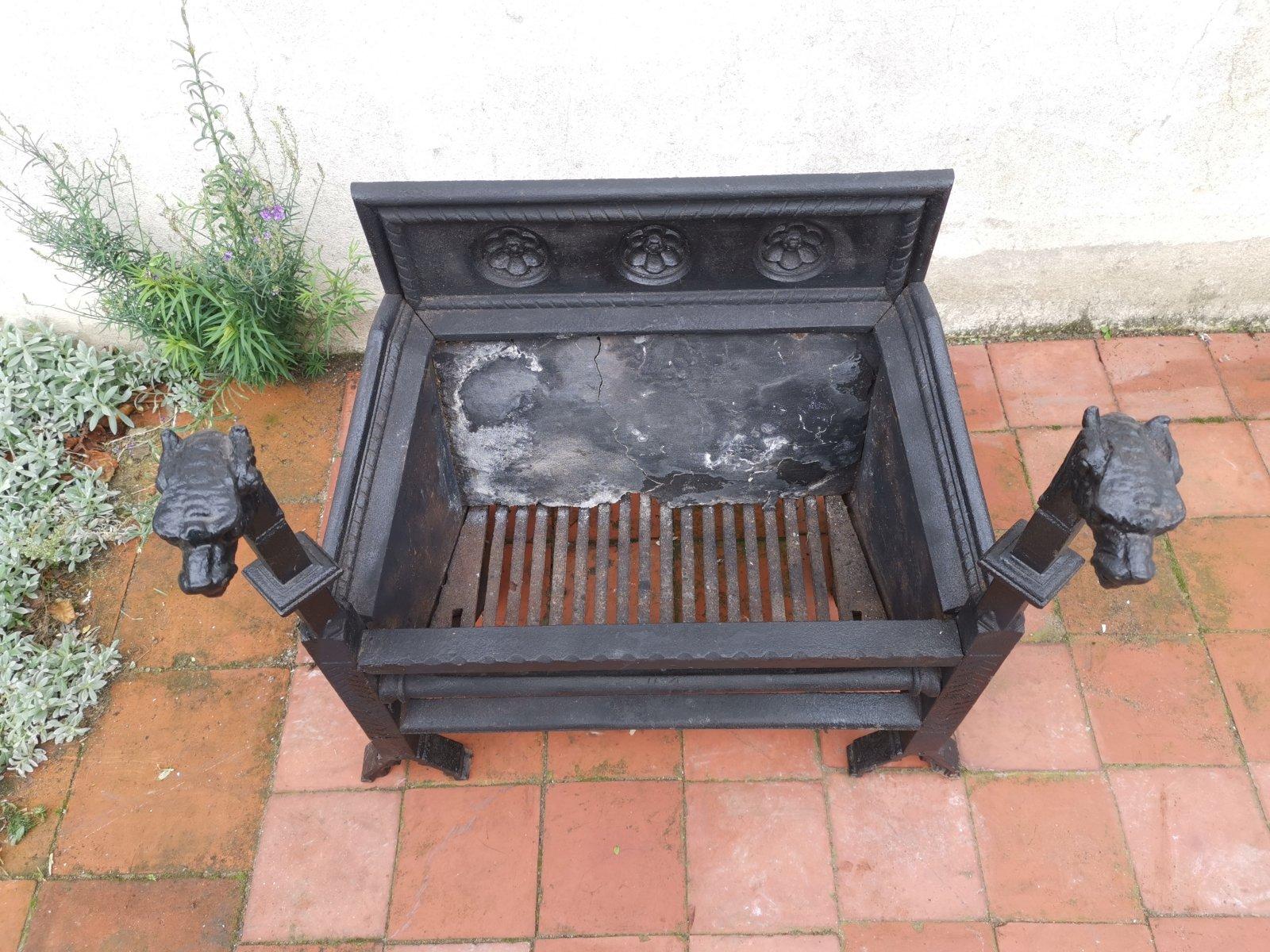 Iron Hart Son & Peard, an English Aesthetic Movement Fire Grate with Dog Head Finials