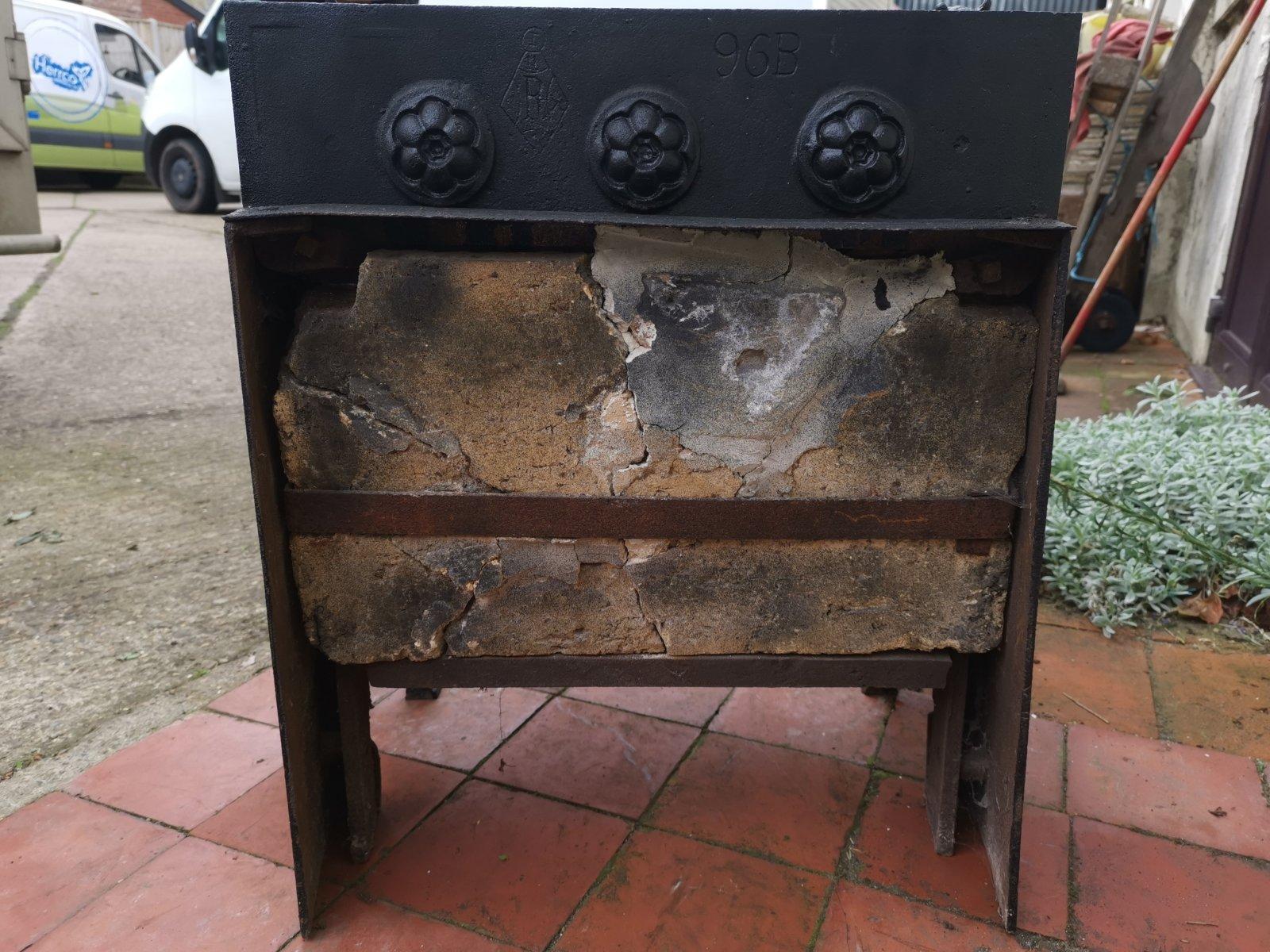 Hart Son & Peard, an English Aesthetic Movement Fire Grate with Dog Head Finials 7