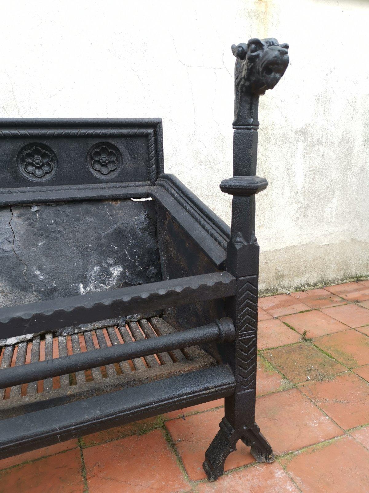 Mid-19th Century Hart Son & Peard, an English Aesthetic Movement Fire Grate with Dog Head Finials