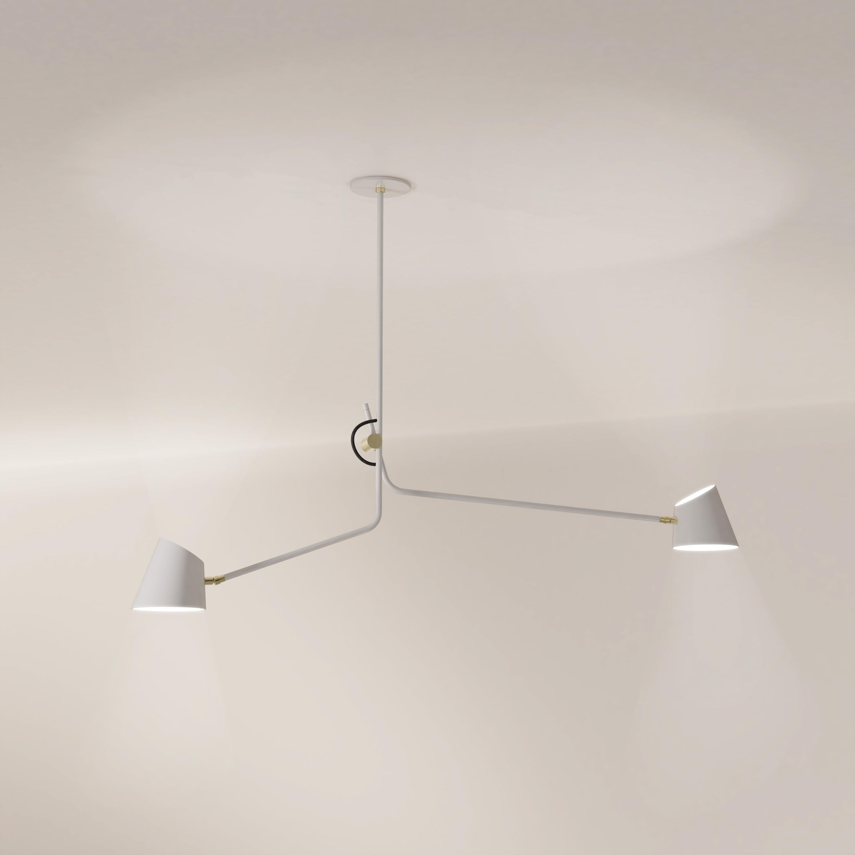 Hartau doppio fatto a mano da Darmes
Design di Alexandre Joncas
Dimensioni: 130 x H. 61 cm
Materiali: Vetro smerigliato, ottone, alluminio verniciato.
Disponibile in bianco opaco o nero opaco e con dettagli in ottone o nero anodizzato.

La serie
