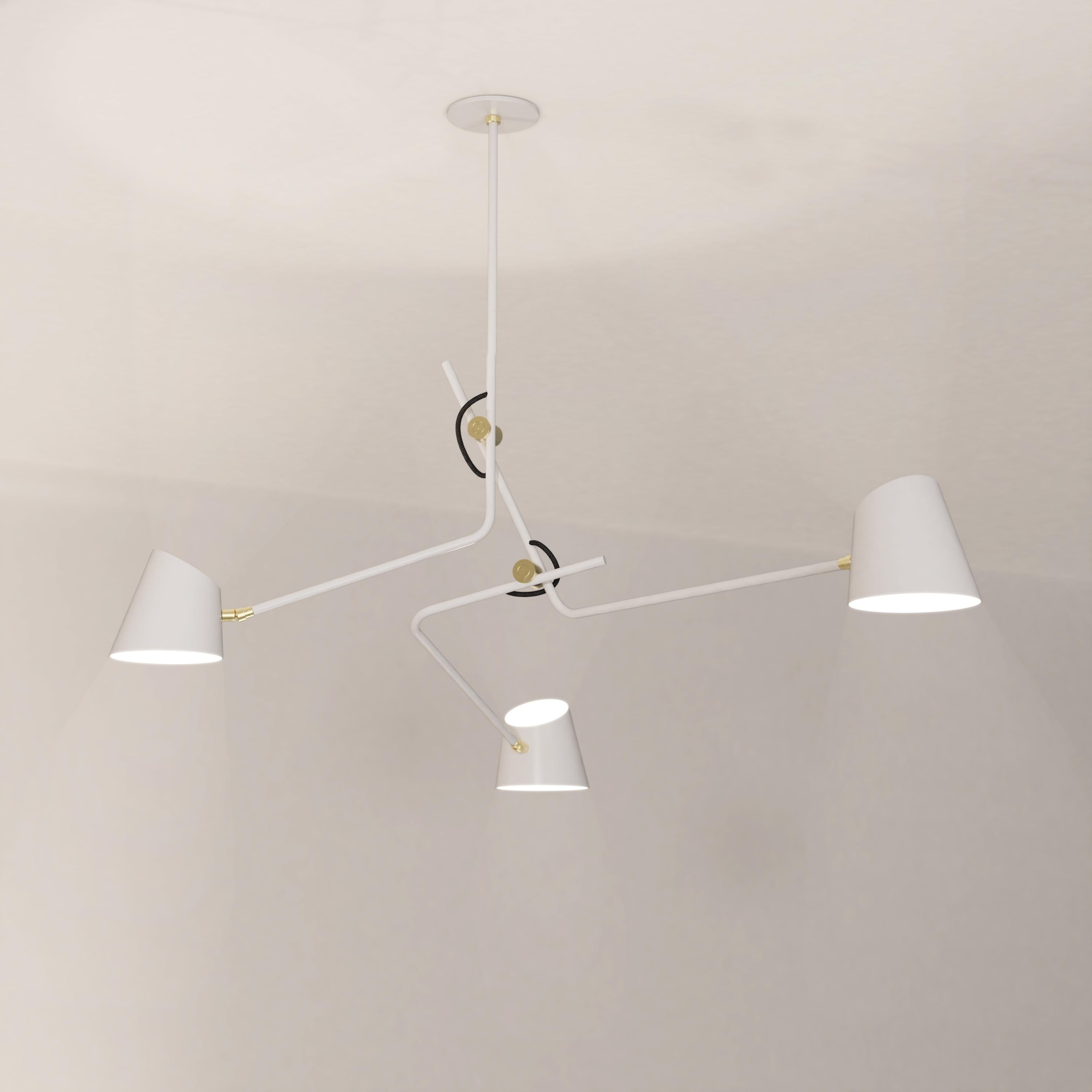 Design by Alexandre Joncas

Hartau Triple is the masterpiece of the collection. With its stunning lines and details it combine lightness and finesse in an impressive montage.

The Hartau collection brings together classical light fittings that