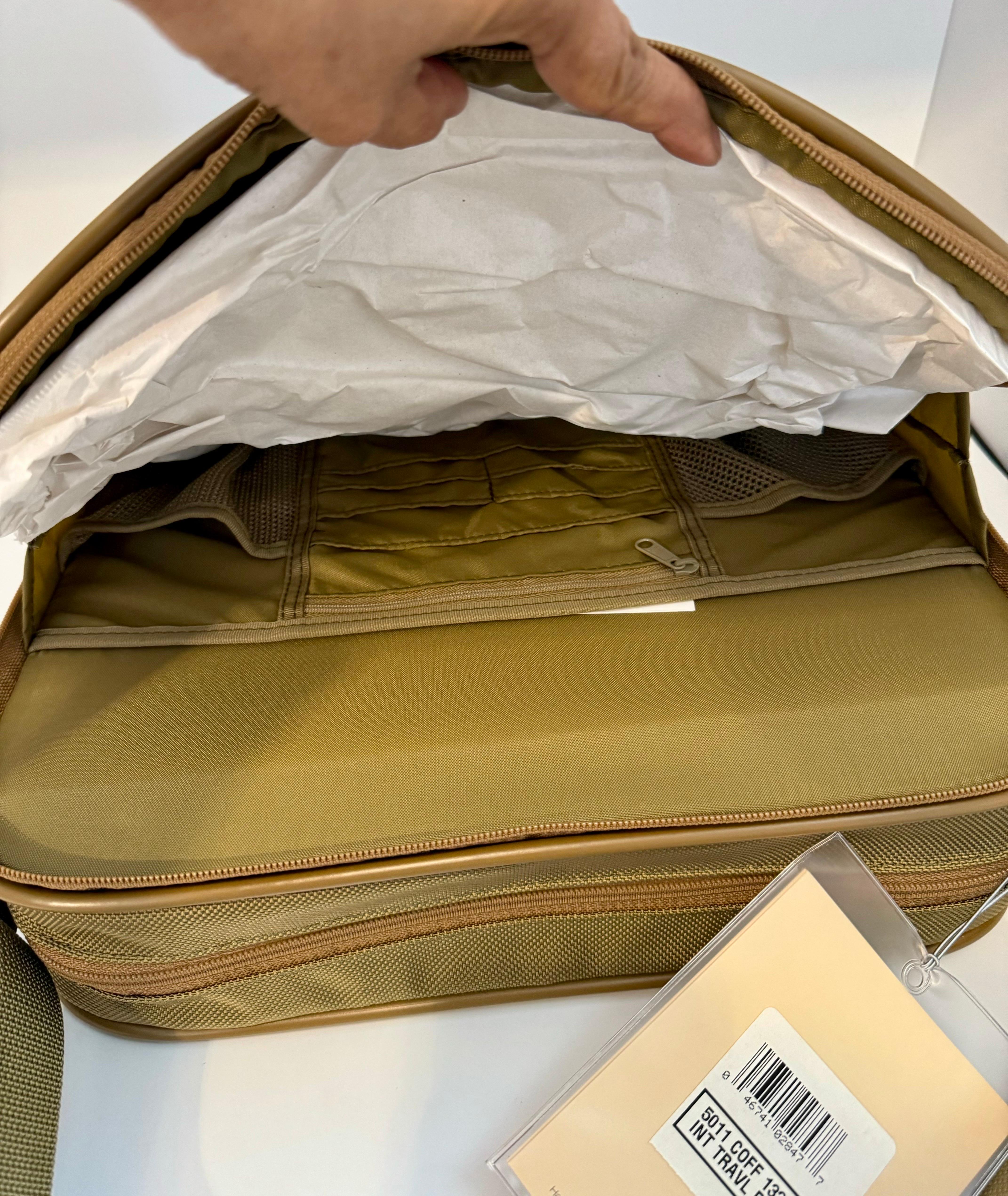 Women's or Men's Hartman Carryon  5011 Nylon International Traveler small bag Brand New in a Box For Sale