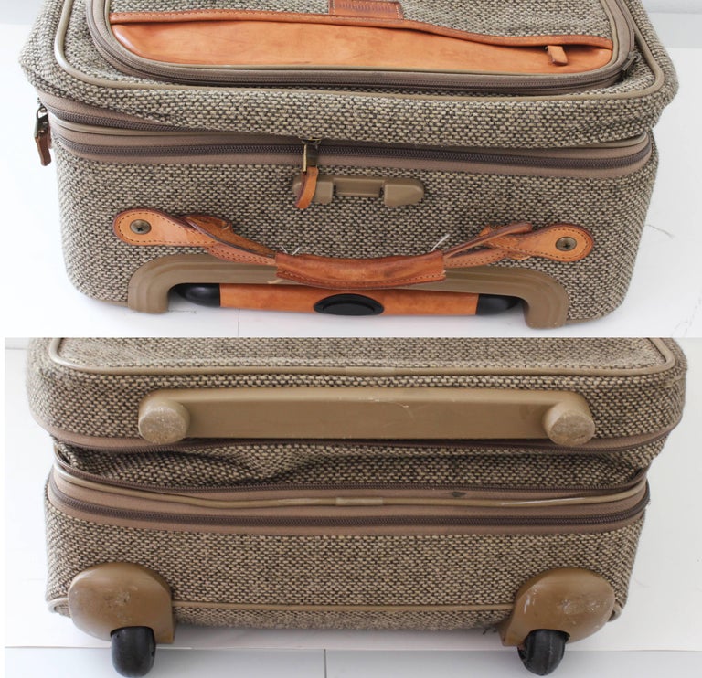 Hartmann Luggage 22in Expandable Roller Suitcase Tweed and Leather 70s Vintage For Sale at 1stdibs