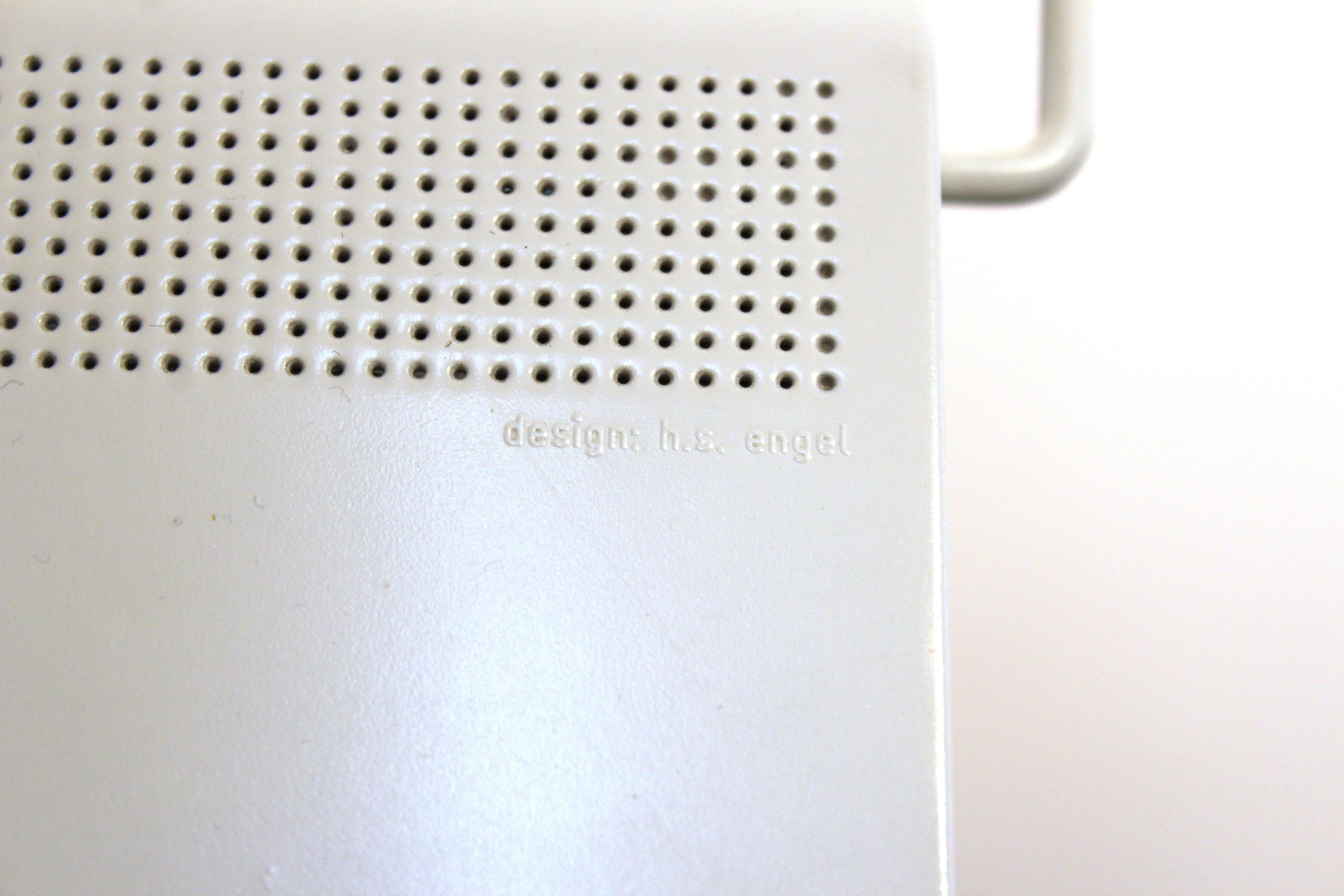 Lampada da terra tedesca postmoderna in metallo bianco di Hartmut Engel in vendita 1