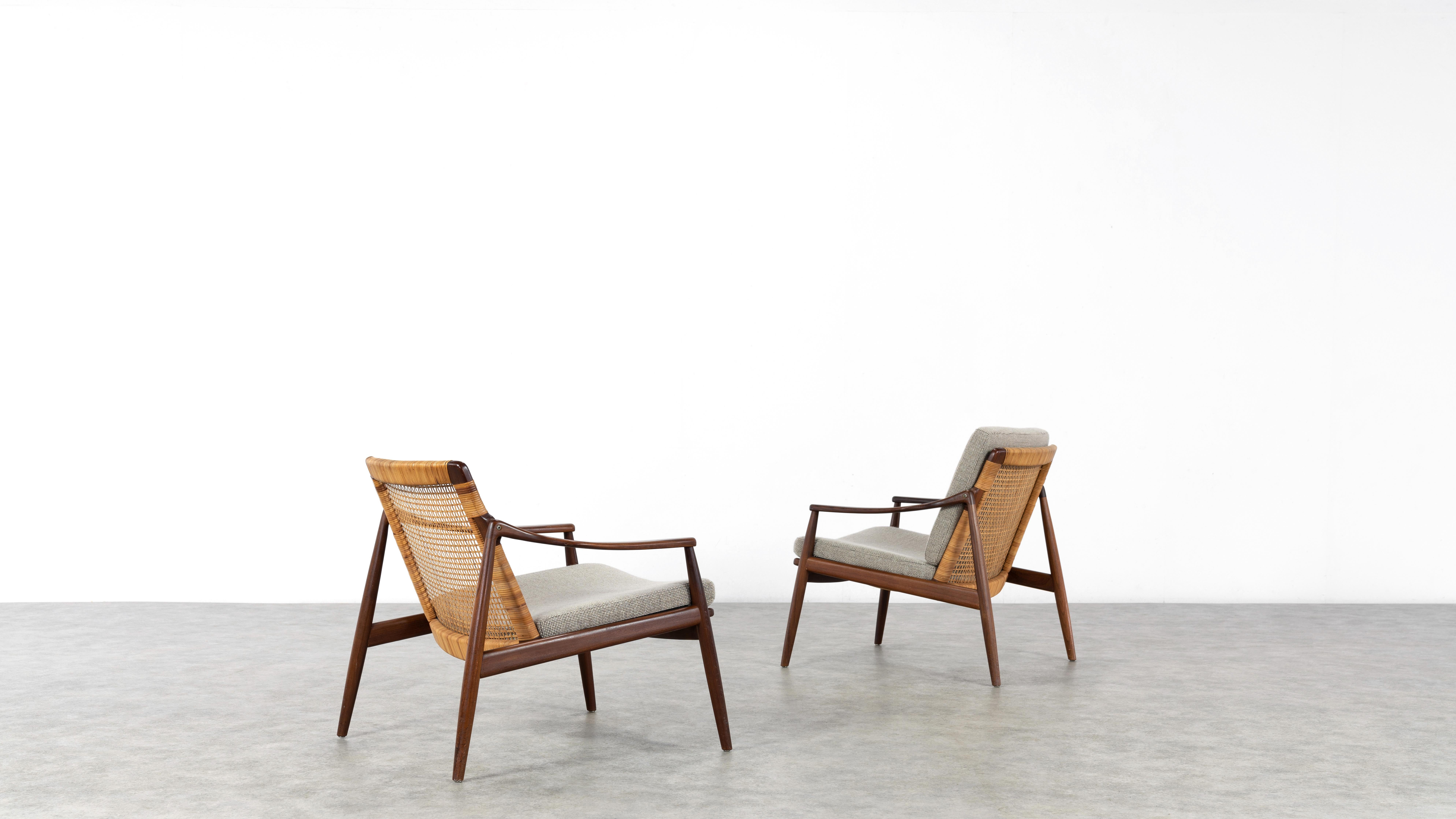 Extremely rare pair of Lounge chairs designed by Hartmut Lohmeyer for Wilkhahn in the 1962.
Made in Germany by Wilkhahn.

Beautifully shaped, the cane and the walnut frame are in an very nice condition.
Newly upholstered in salt `n pepper