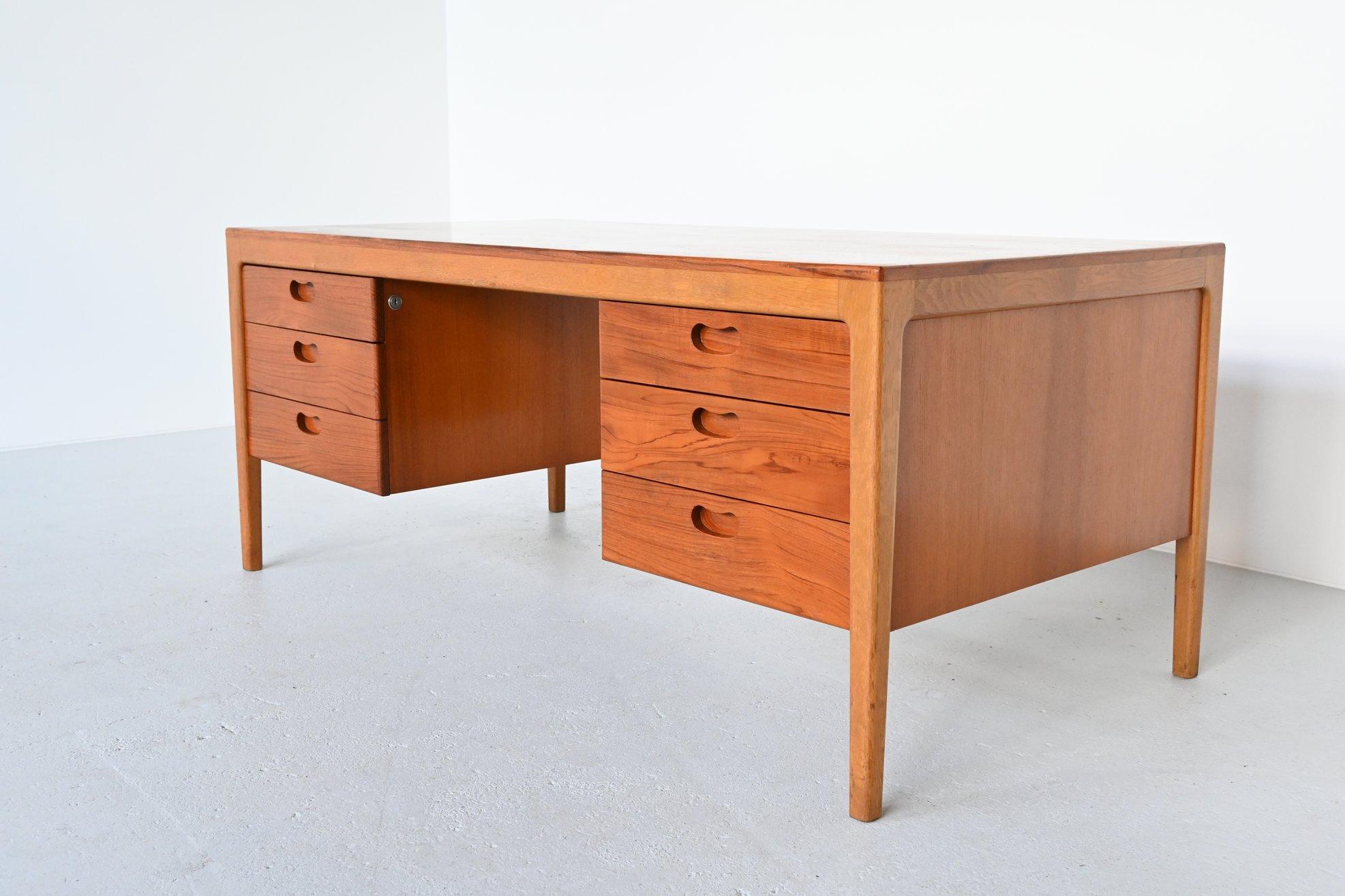 Stunning large and sturdy desk designed by Hartmut Lohmeyer and manufactured by Wilkhahn, Germany, 1959. This desk is made of oak and teak wood which creates a very nice and playful contrast. It has 6 large drawers that provide plenty of storage
