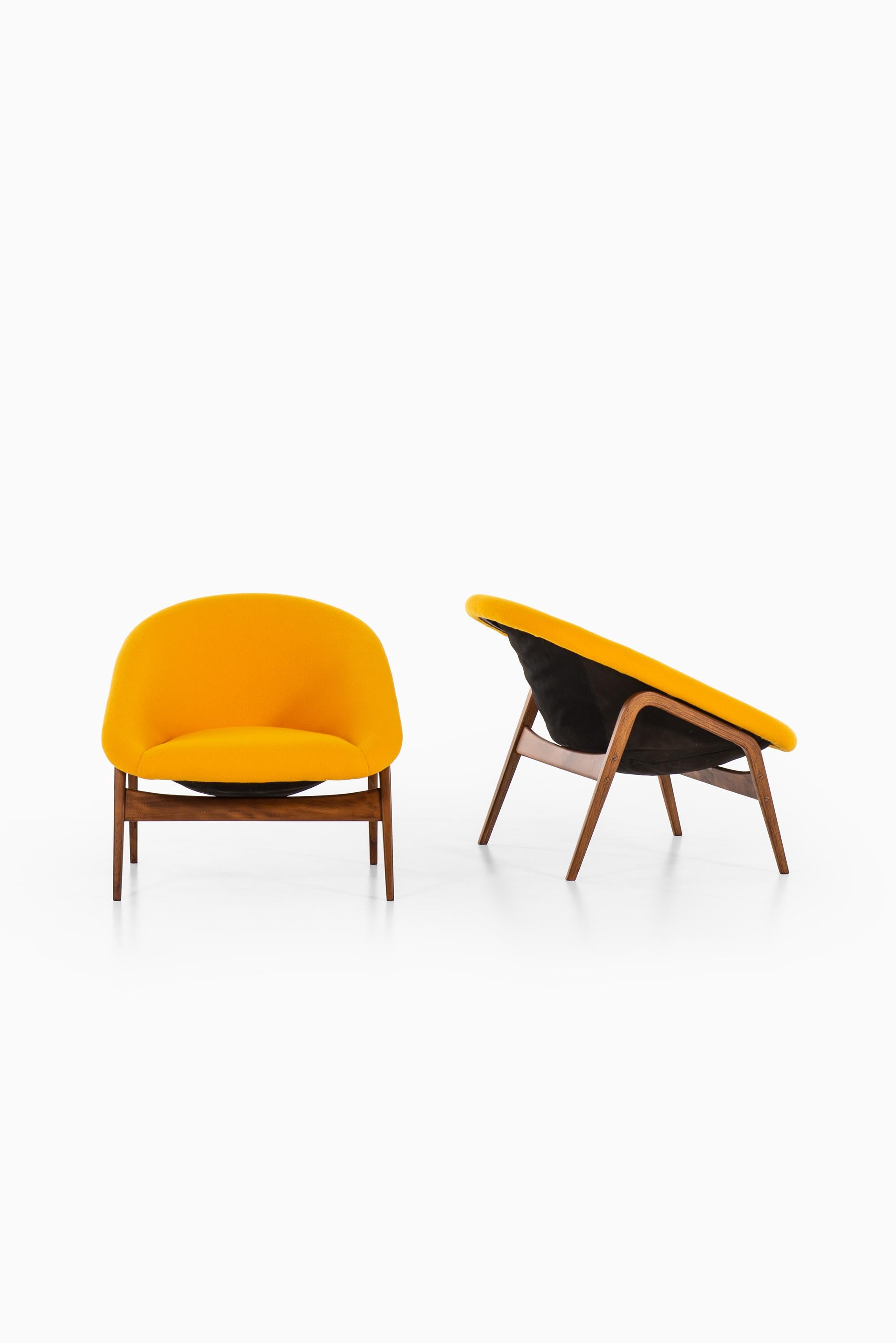 Rare pair of easy chairs model Columbus designed by Harmut Lohmeyer. Produced by Artifort in the Netherlands.