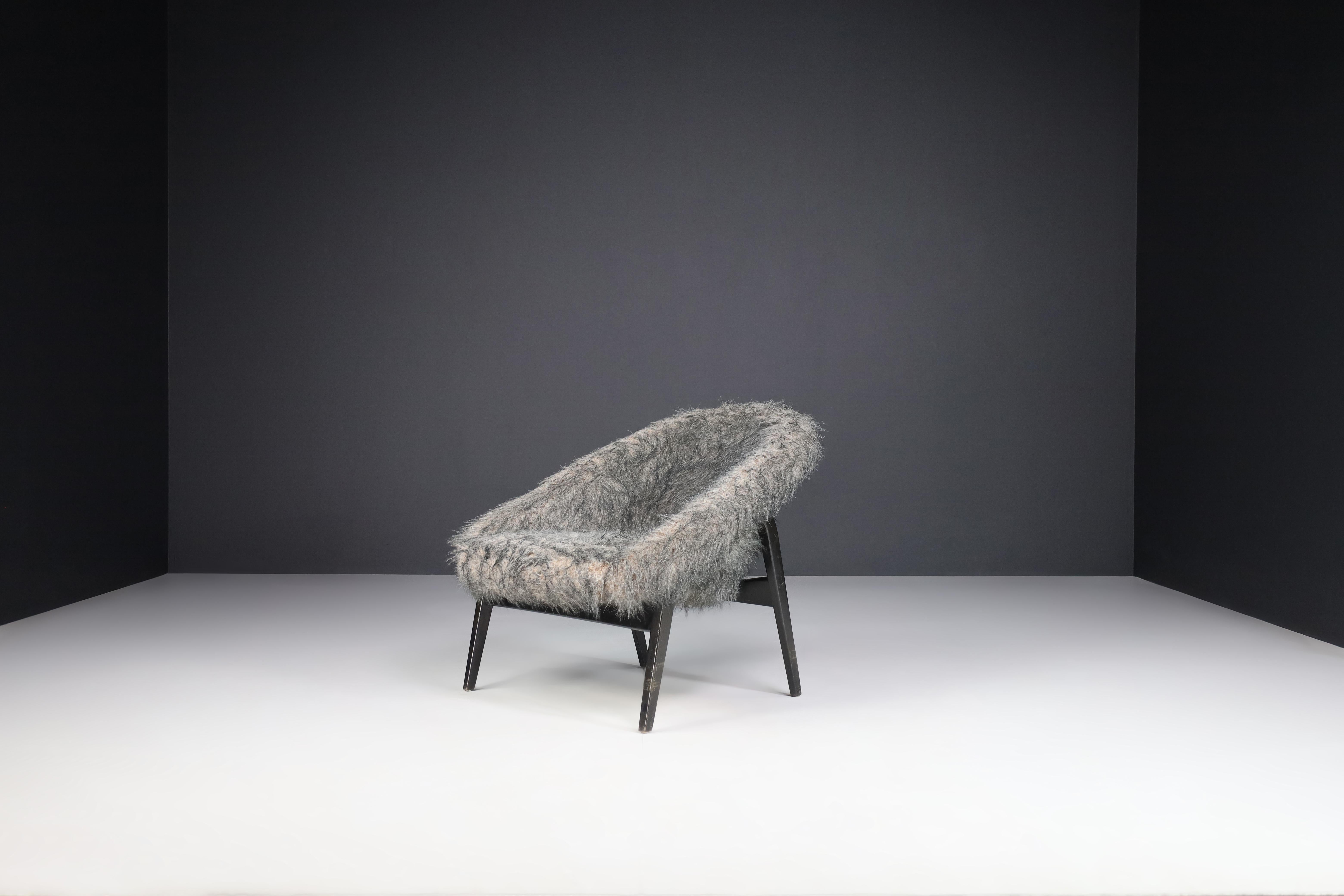 Hartmut Lohmeyer pour le fauteuil Artifort, Pays-Bas 1957.

Le fauteuil 