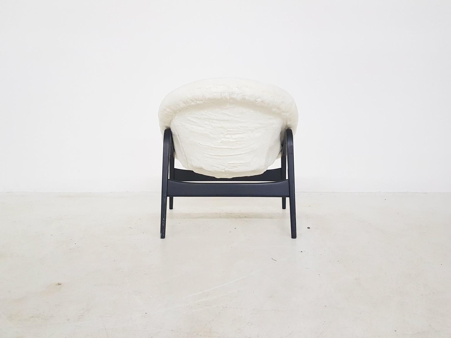 20th Century Hartmut Lohmeyer for Artifort Lounge Chair in Faux Polar Bear Fur, Dutch 1957 For Sale