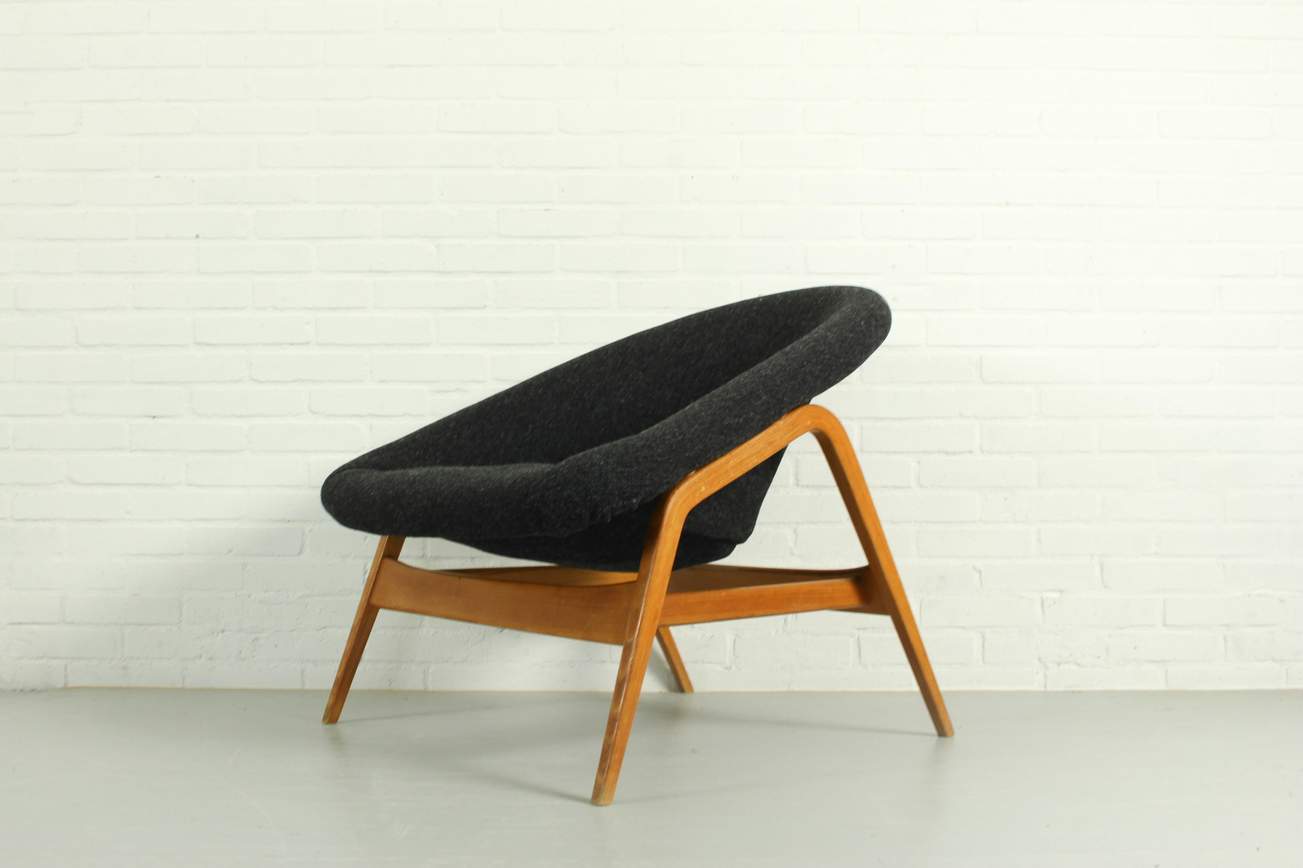 Hartmut Lohmeyer for Artifort lounge chair Model 118 'Columbus', 1955 In Good Condition For Sale In Appeltern, Gelderland
