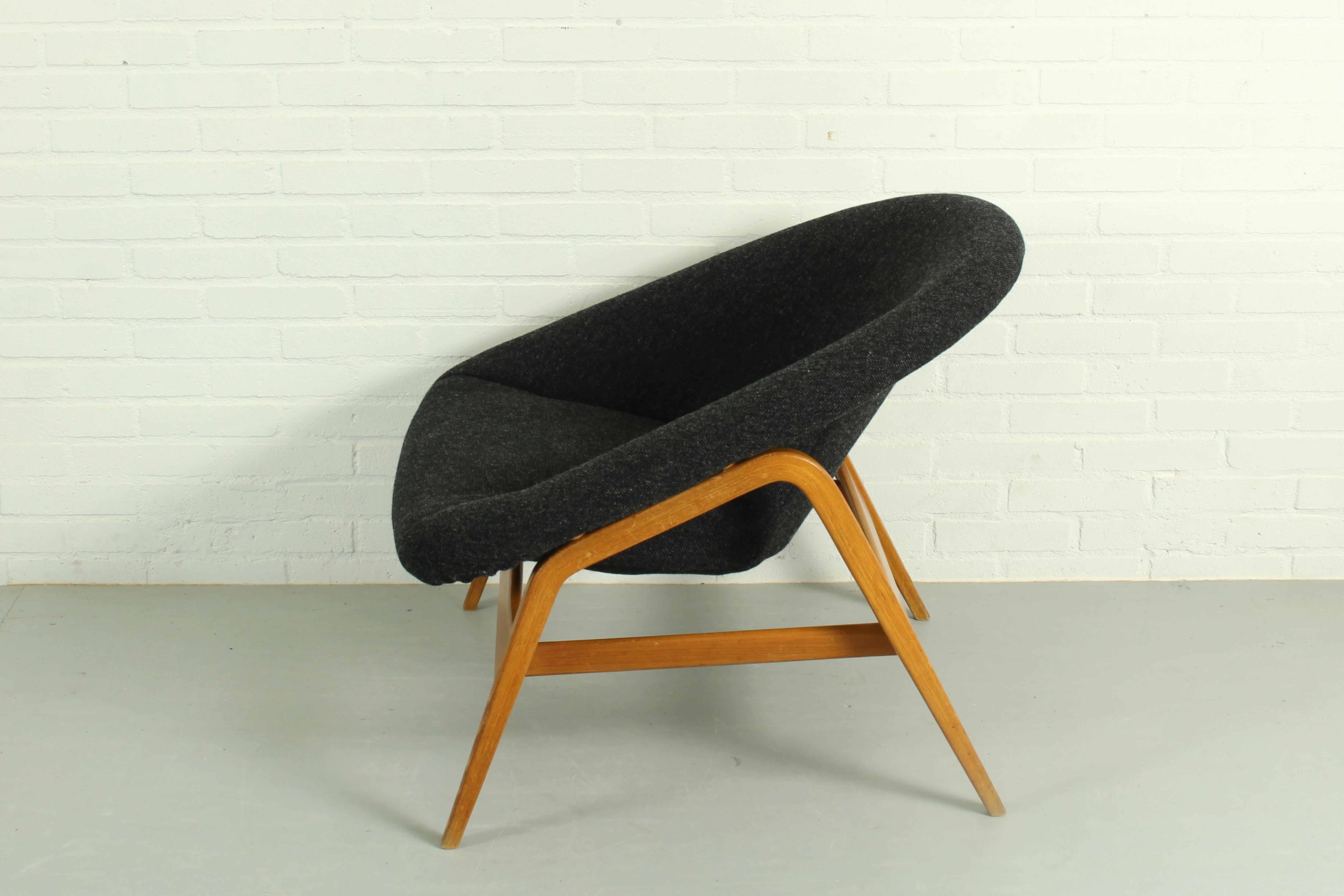 Wool Hartmut Lohmeyer for Artifort lounge chair Model 118 'Columbus', 1955 For Sale