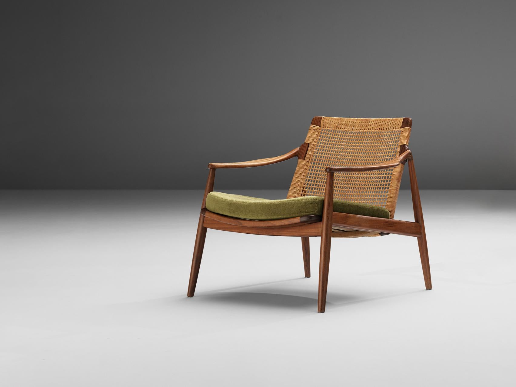 Hartmut Lohmeyer for Wilkhahn, lounge chair, teak, cane, green upholstery, Germany, 1960

The lounge chair by Hartmut Lohmeyer is organically shaped. The wide open teak frame features a slightly tilted back made out of cane. The softly bent armrests