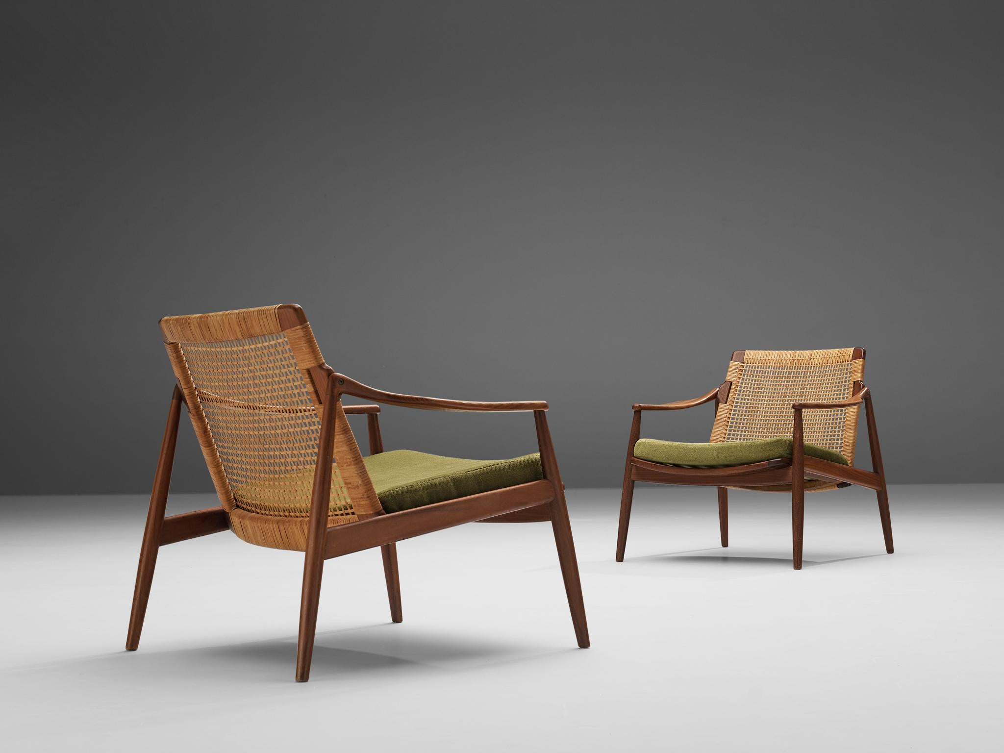Hartmut Lohmeyer for Wilkhahn, pair of lounge chairs, teak, cane, green colored upholstery, Germany, 1962

This low reclining lounge chair by Hartmut Lohmeyer is organically shaped. The wide open teak frame features a slightly tilted back made out