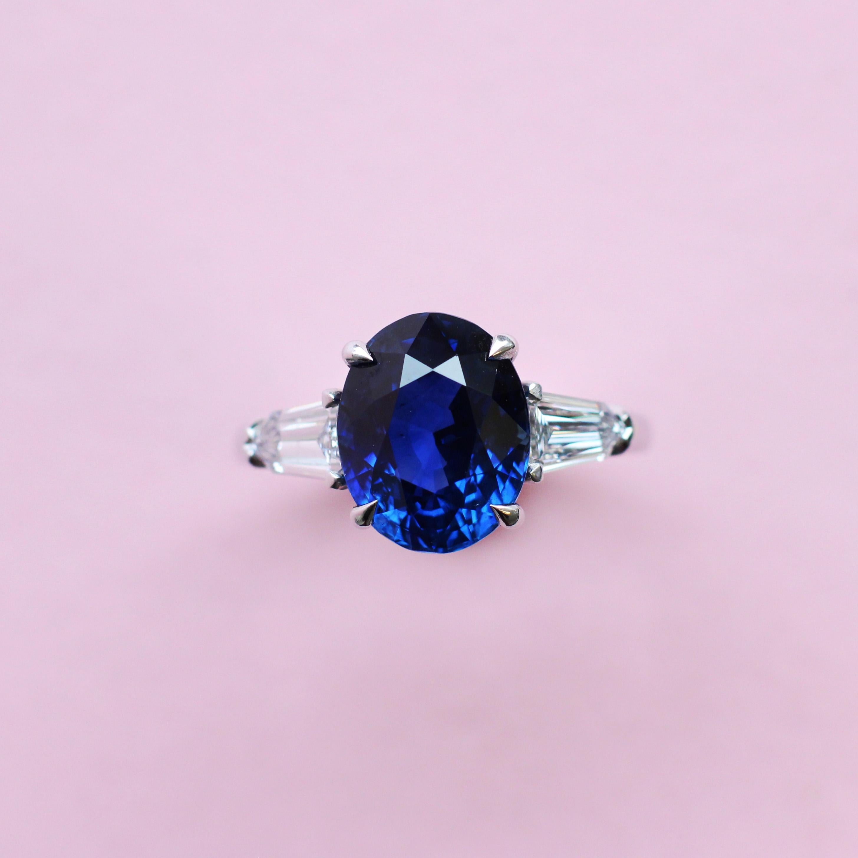 Women's or Men's GRS Certified 5.29 Carats Royal Blue Sapphire Three Stone Ring in Platinum For Sale
