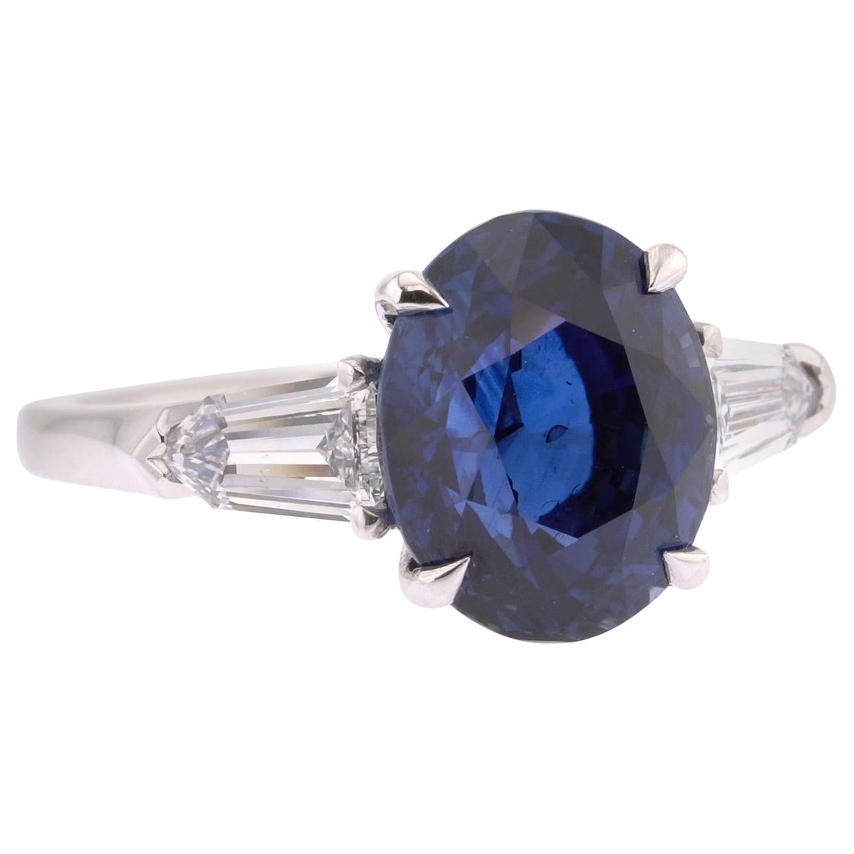 This modern take on a classic three-stone ring was hand-made in the Haruni atelier and is as sophisticated as it is striking. The large centre sapphire (5.29 carats GRS certified) commands attention with its graceful oval shape and deep blue colour,
