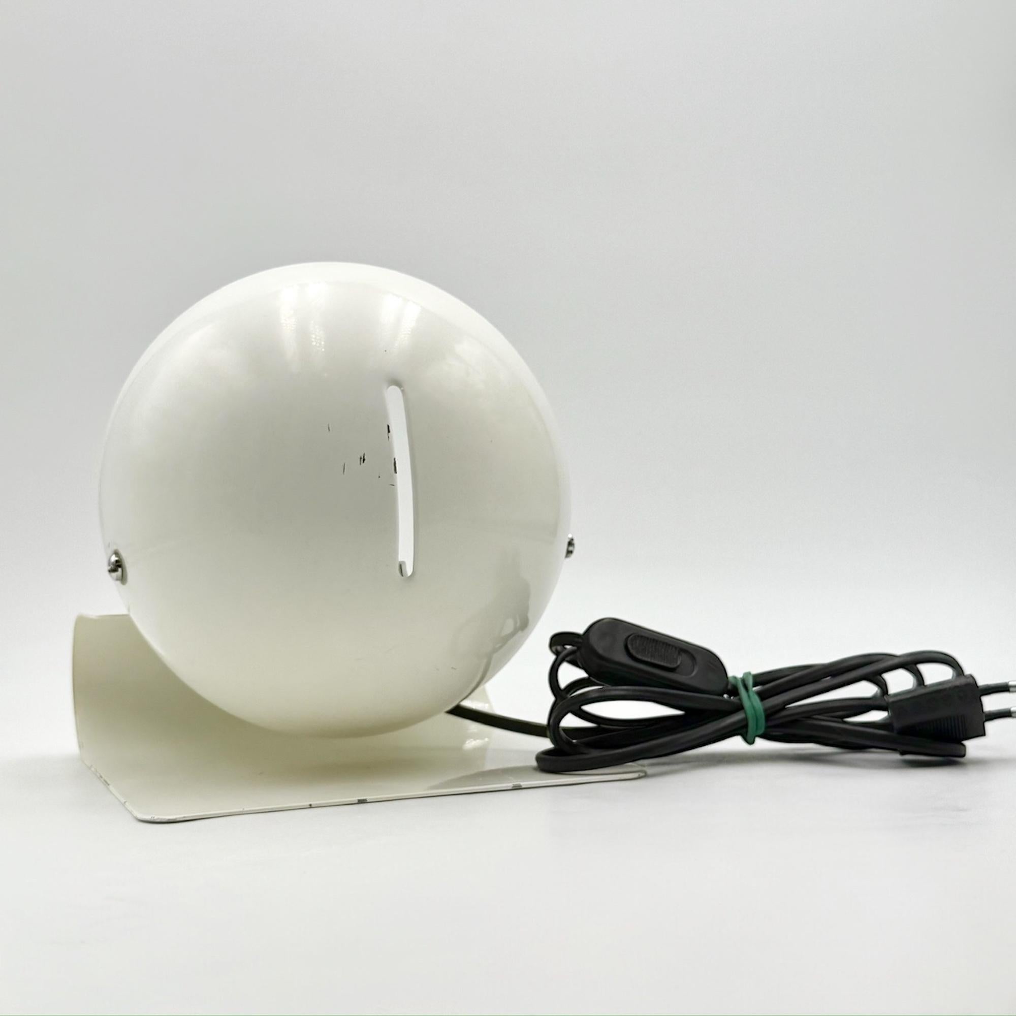 Harveiluce Guzzini 'Bugia' 1970s Table Lamp by Giuseppe Cormio in White For Sale 4