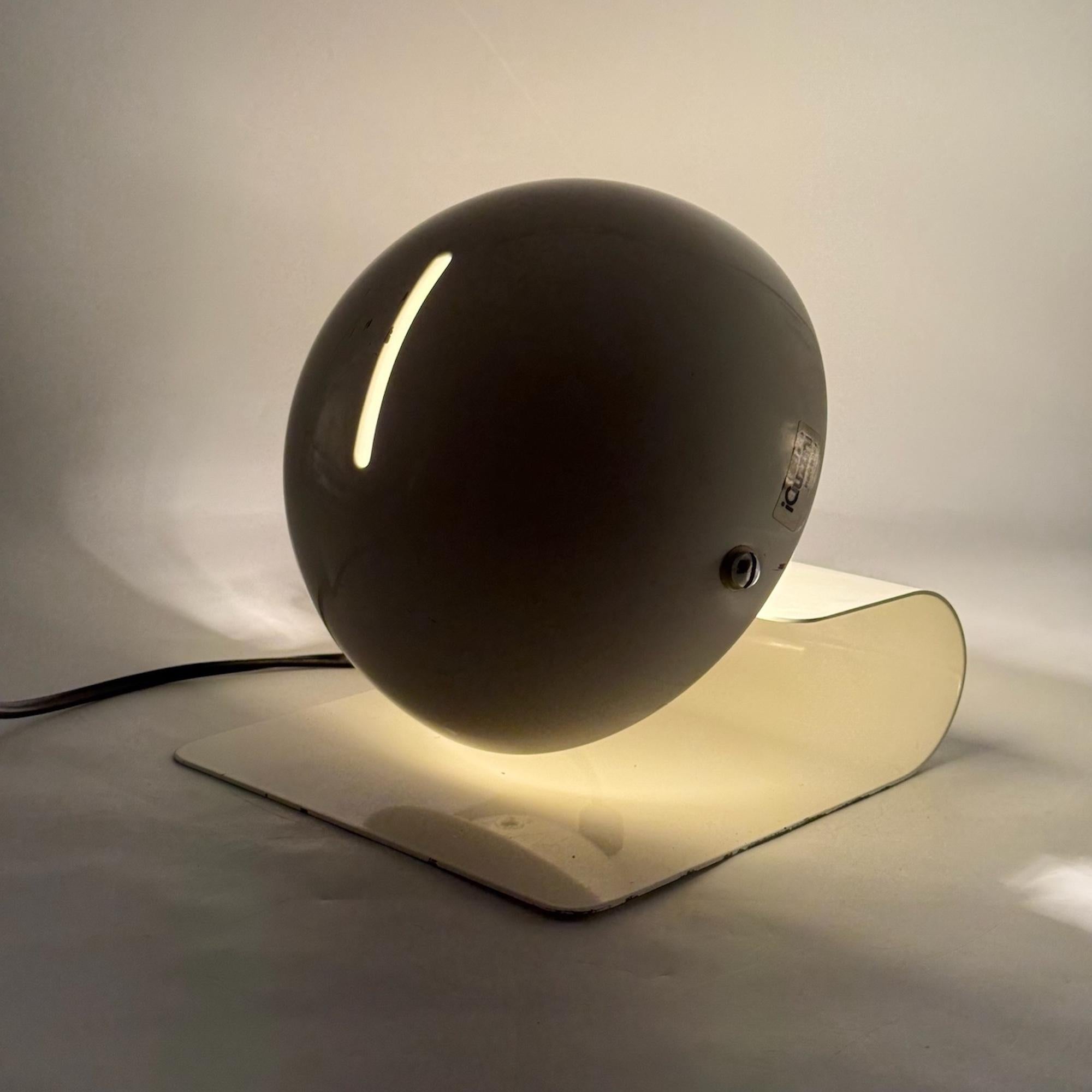 Space Age Harveiluce Guzzini 'Bugia' 1970s Table Lamp by Giuseppe Cormio in White For Sale