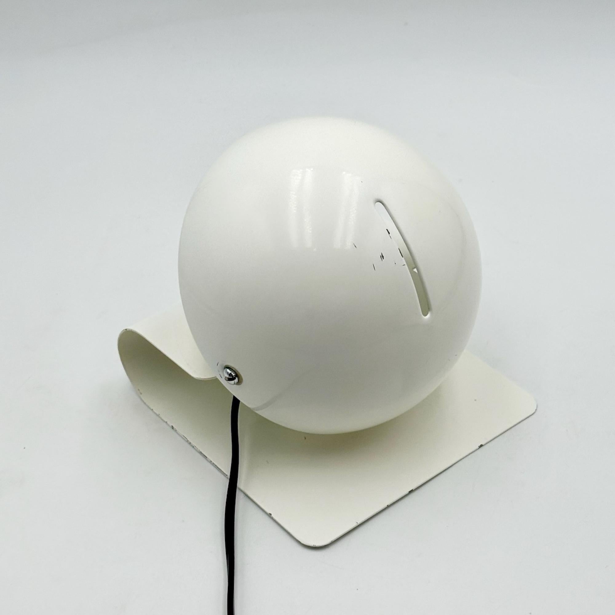 Italian Harveiluce Guzzini 'Bugia' 1970s Table Lamp by Giuseppe Cormio in White For Sale