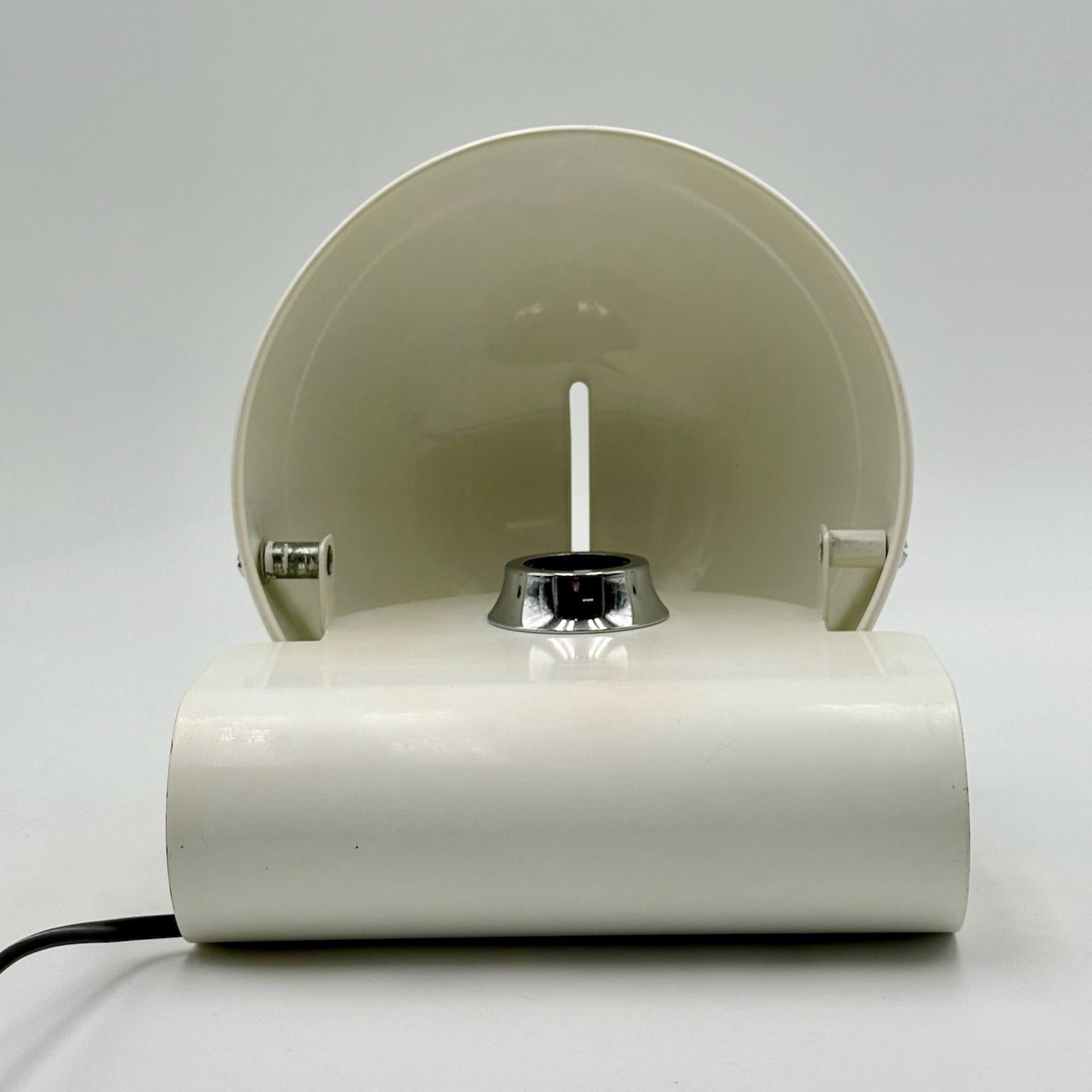 Harveiluce Guzzini 'Bugia' 1970s Table Lamp by Giuseppe Cormio in White In Good Condition For Sale In San Benedetto Del Tronto, IT