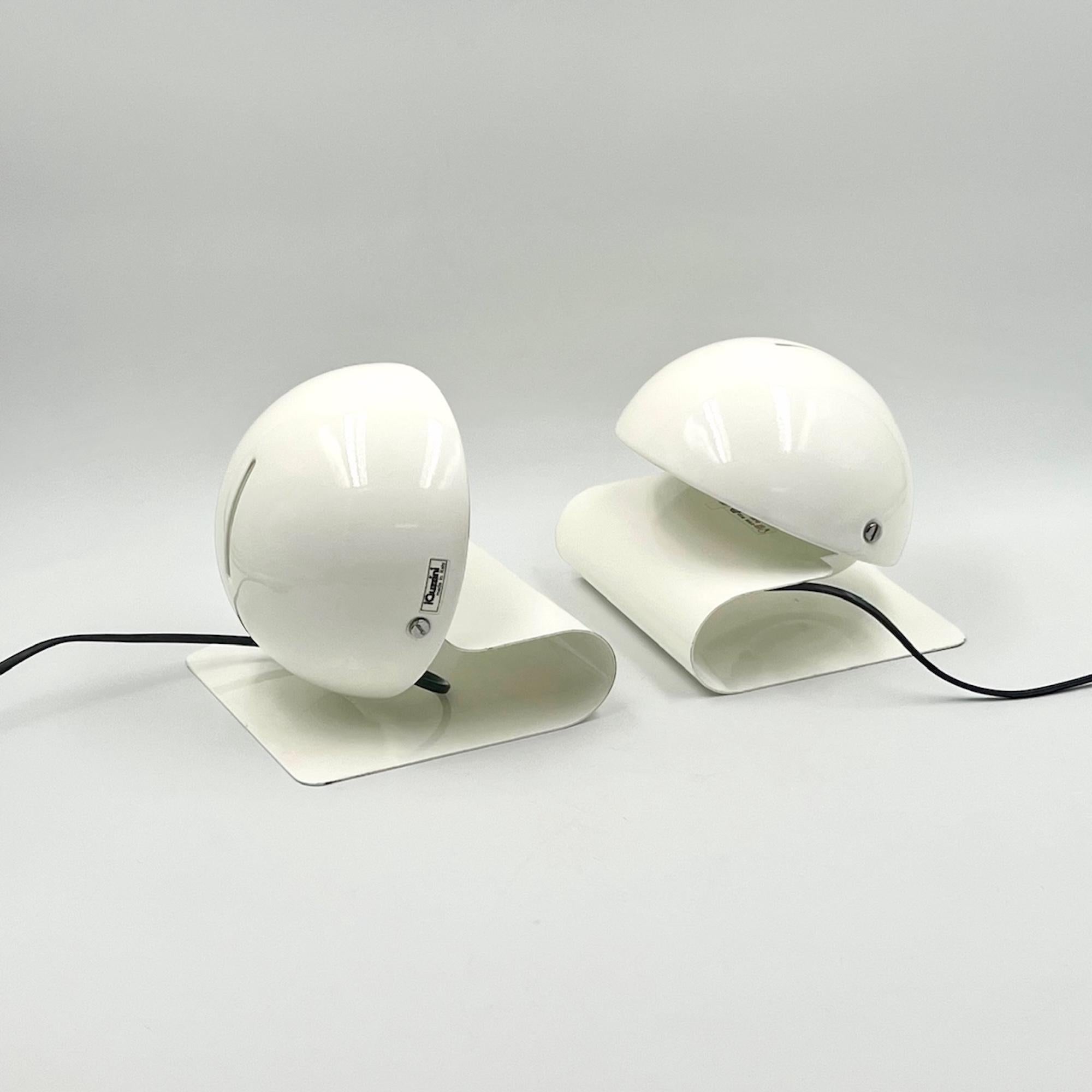 The iGuzzini Bugia Lamp, designed by the renowned Giuseppe Cormio for the 1975 Milano Fair, is a masterpiece of 1970s Italian design. This exquisite white lamp features smooth, flowing curves that blend effortlessly into its sleek, minimalist form.