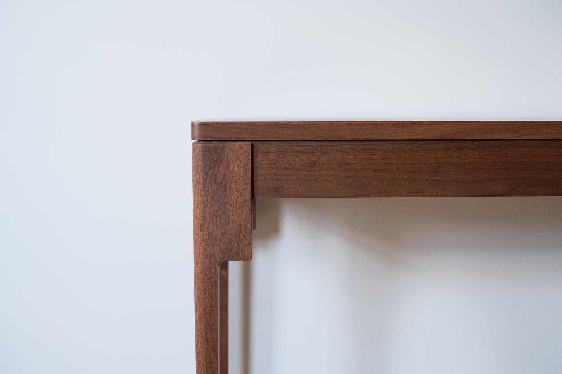 Harvest Console Table in Walnut and Brown Leather In New Condition For Sale In Brooklyn, NY