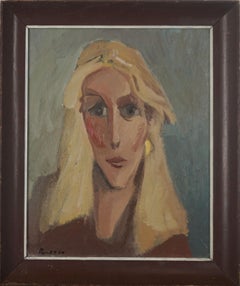 Rubia Con Pendiente De Oro