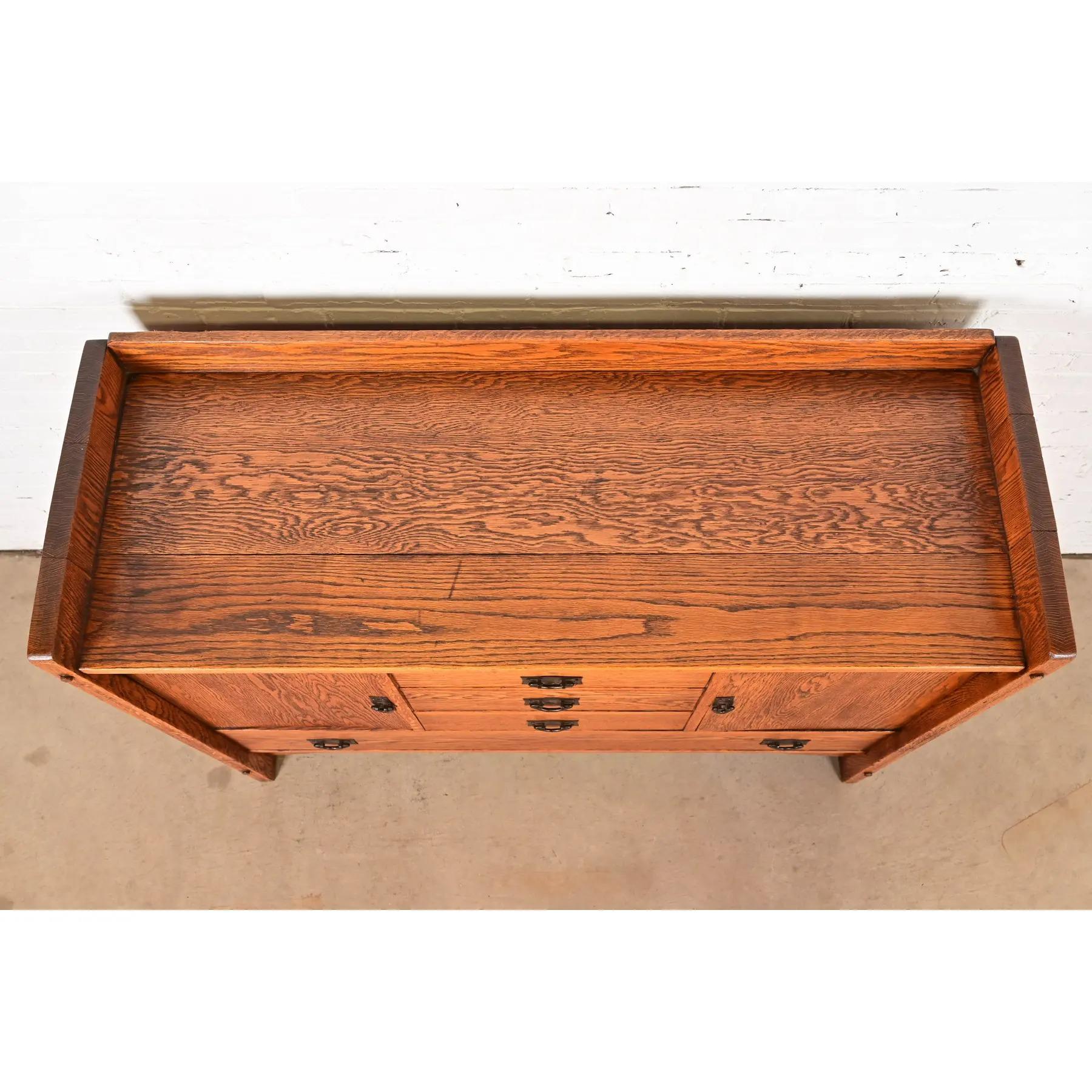 Harvey Ellis per Gustav Stickley Credenza Mission Arts & Crafts in quercia antica in vendita 3