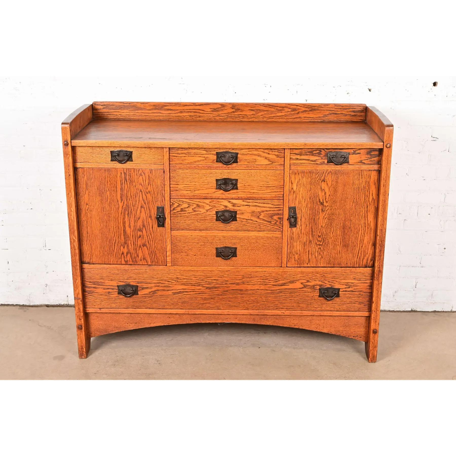 Arts and Crafts Harvey Ellis per Gustav Stickley Credenza Mission Arts & Crafts in quercia antica in vendita