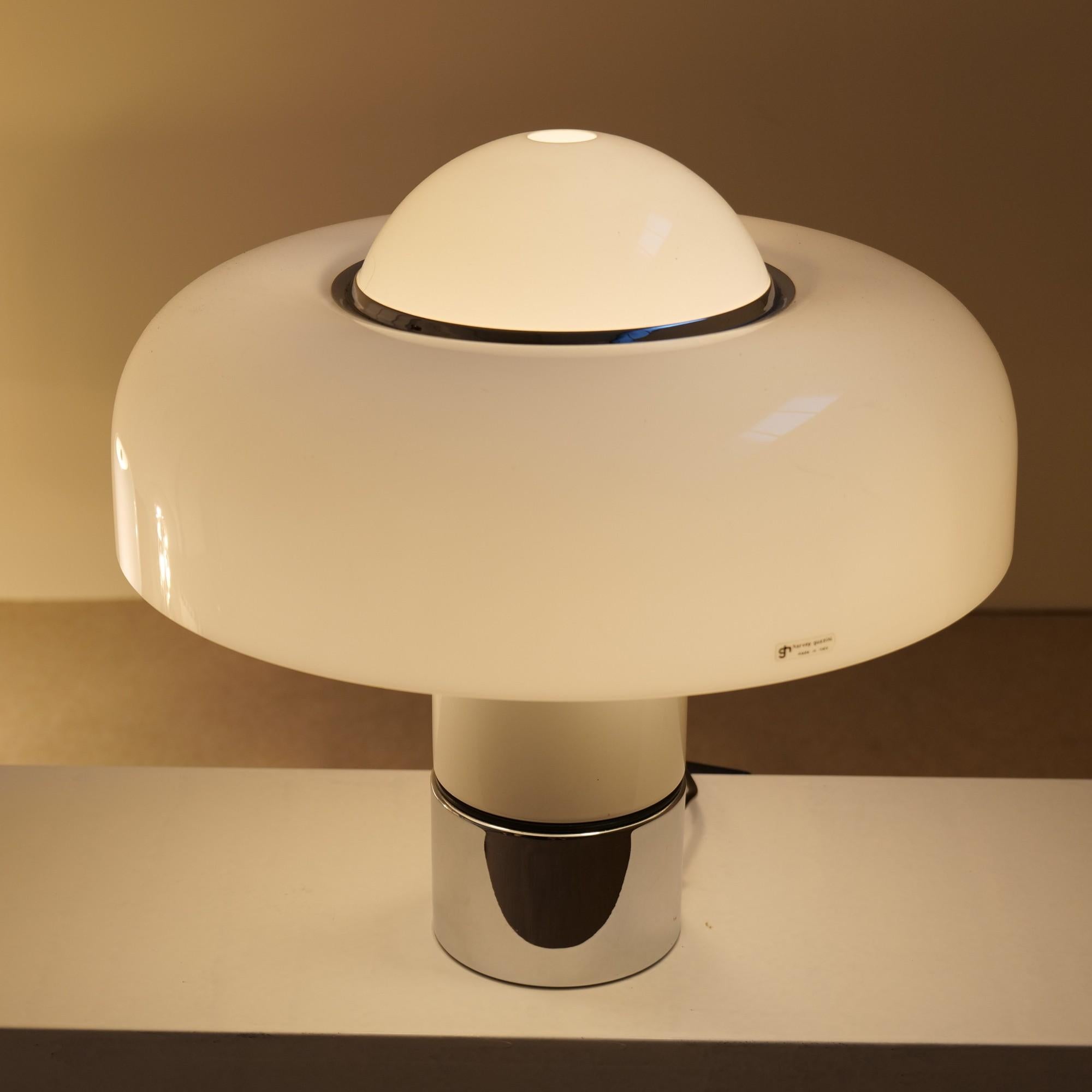 - very good condition
- made in Italy
- 1970s iconic design