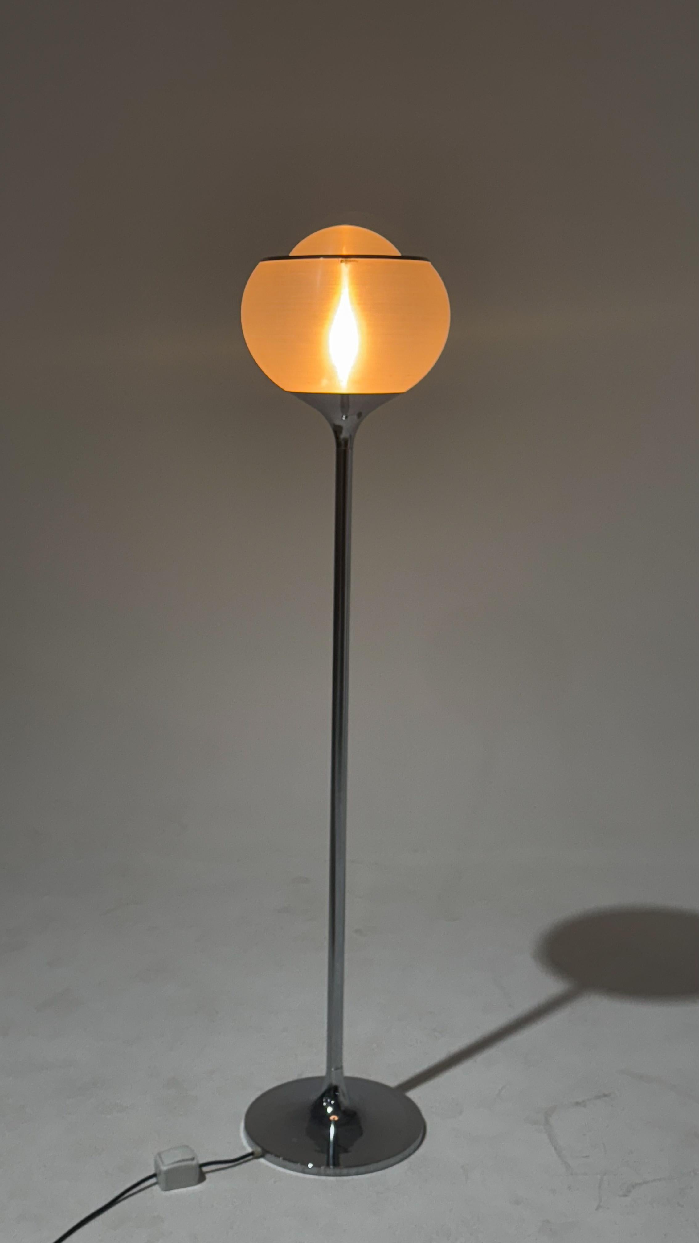 Harvey Guzzini Lampadaire Bud en vente 4