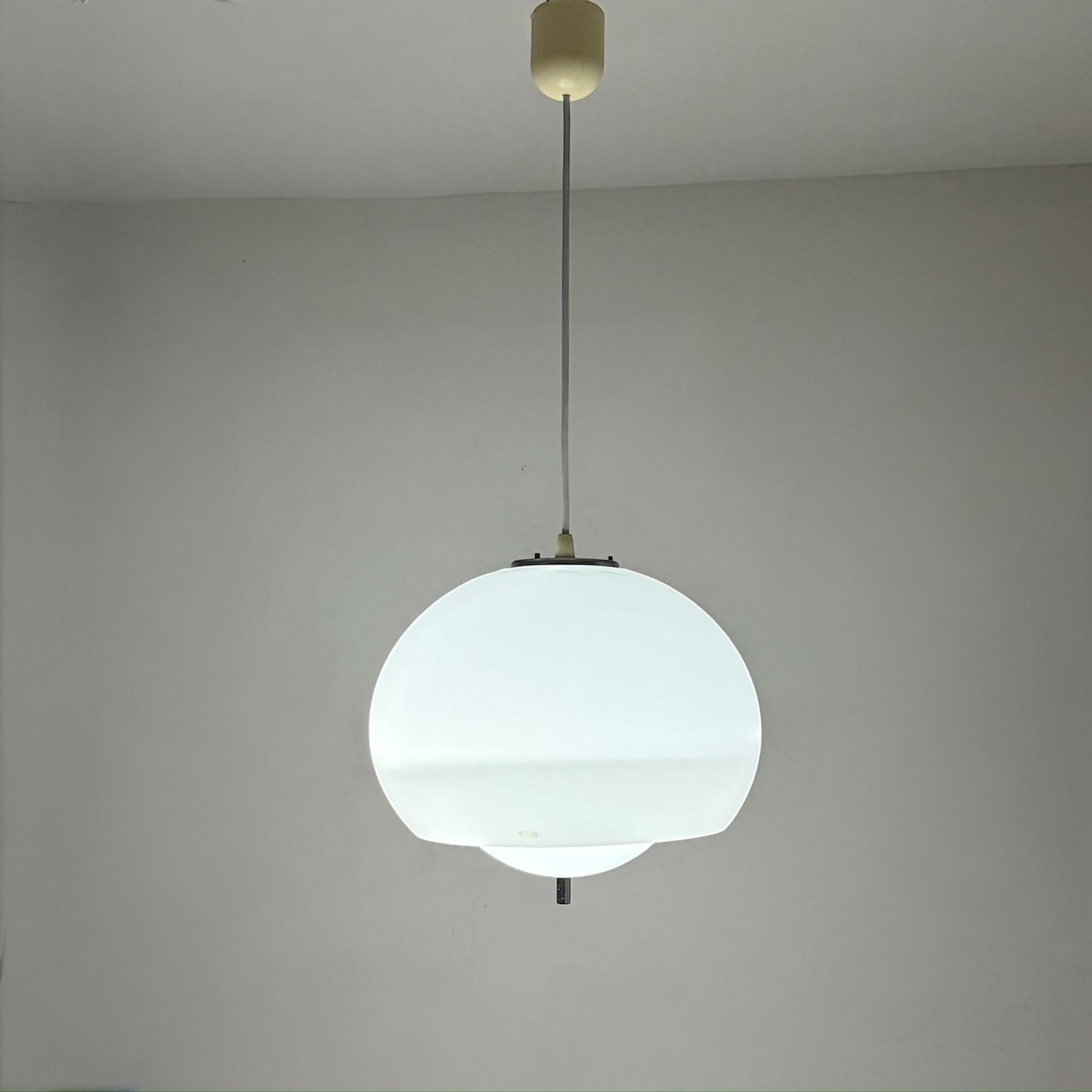Metà XX secolo Harvey Guzzini Burgos Meblo - Lampada a sospensione - Iconico Design A Space 1960s in vendita
