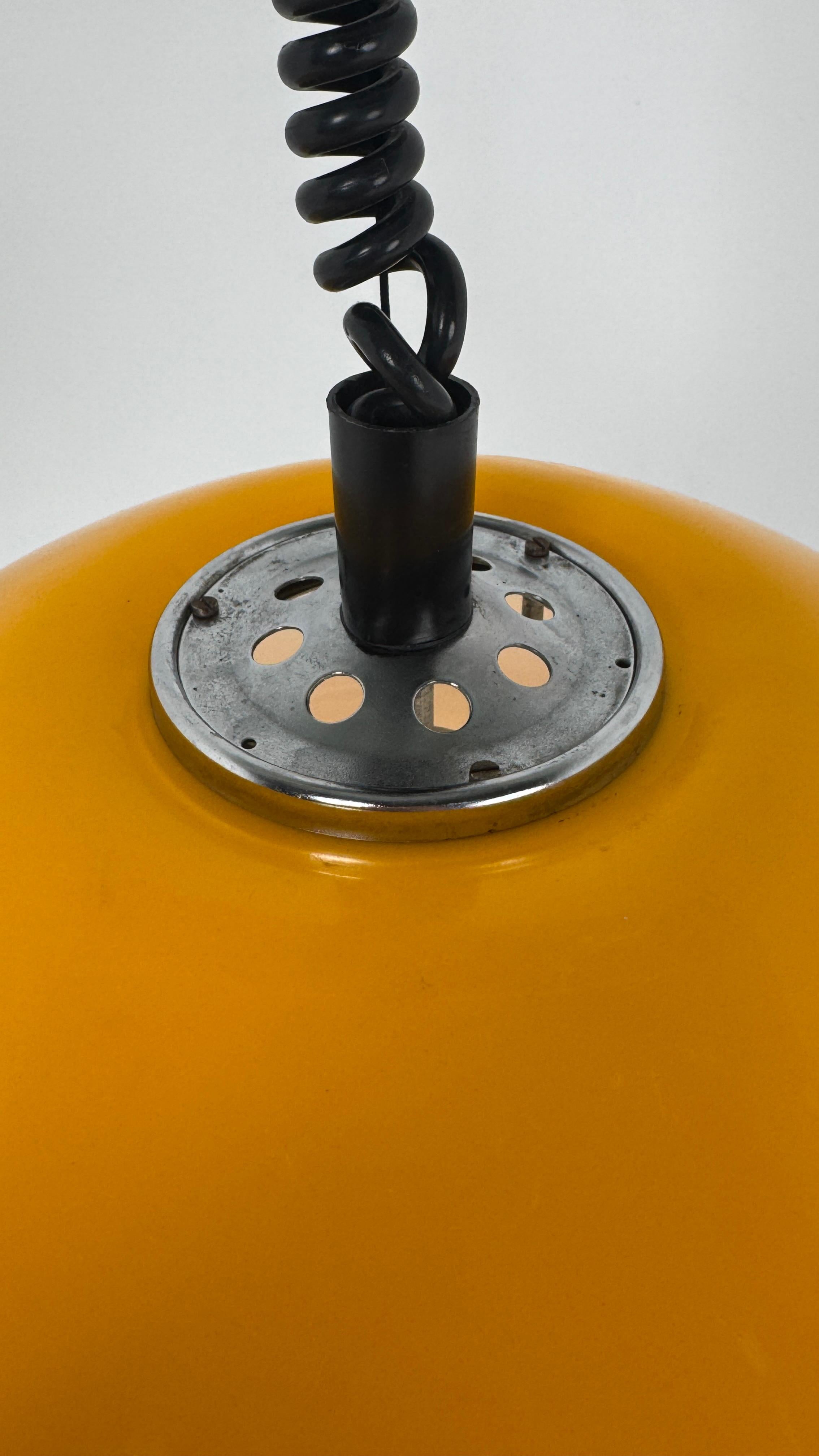 Harvey Guzzini Cabras Vintage Yellow pendant light For Sale 3