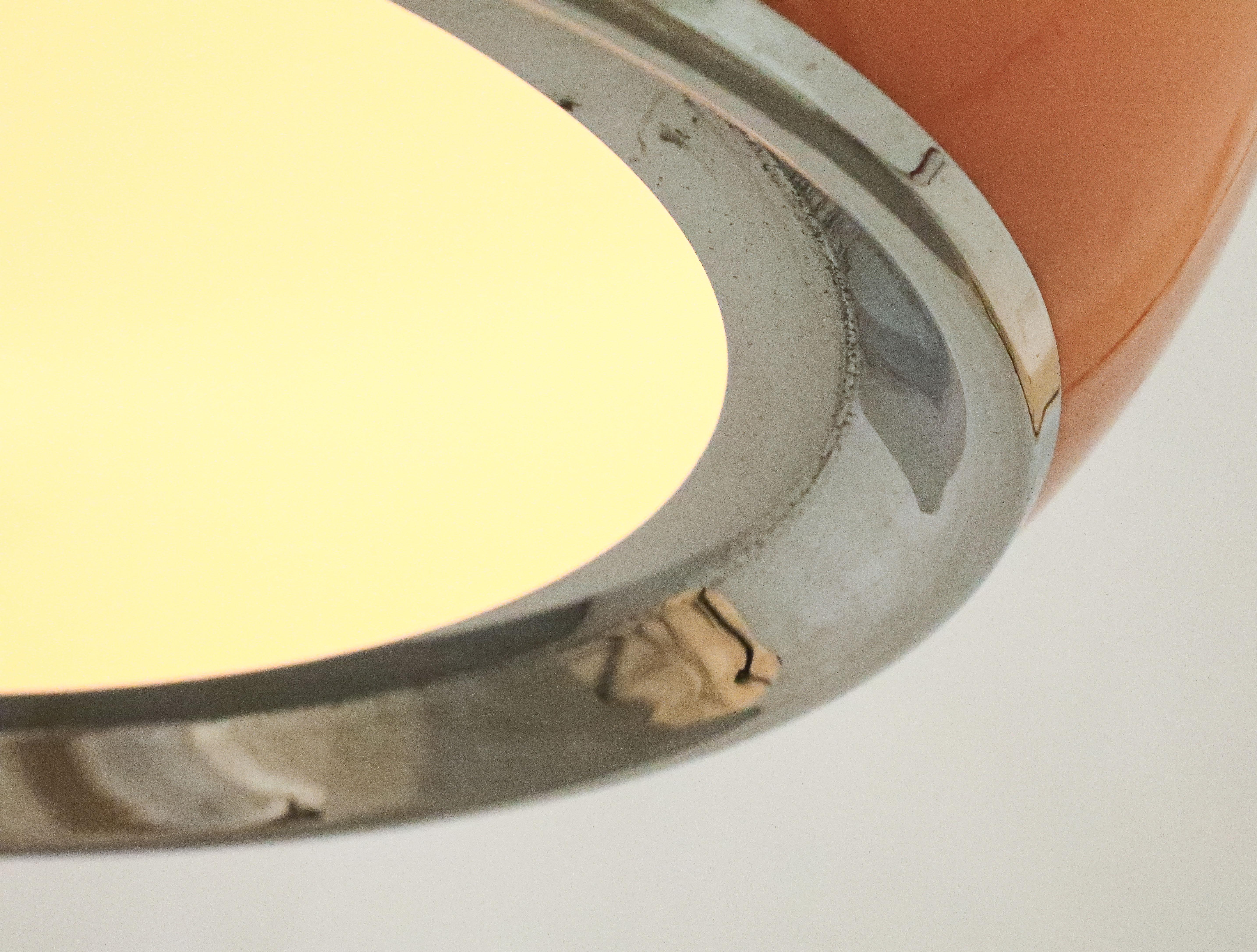 Ciondolo/manifesto Harvey Guzzini Caramel Brown Space AGE, Italia, circa 1970 In condizioni buone in vendita a New York, NY