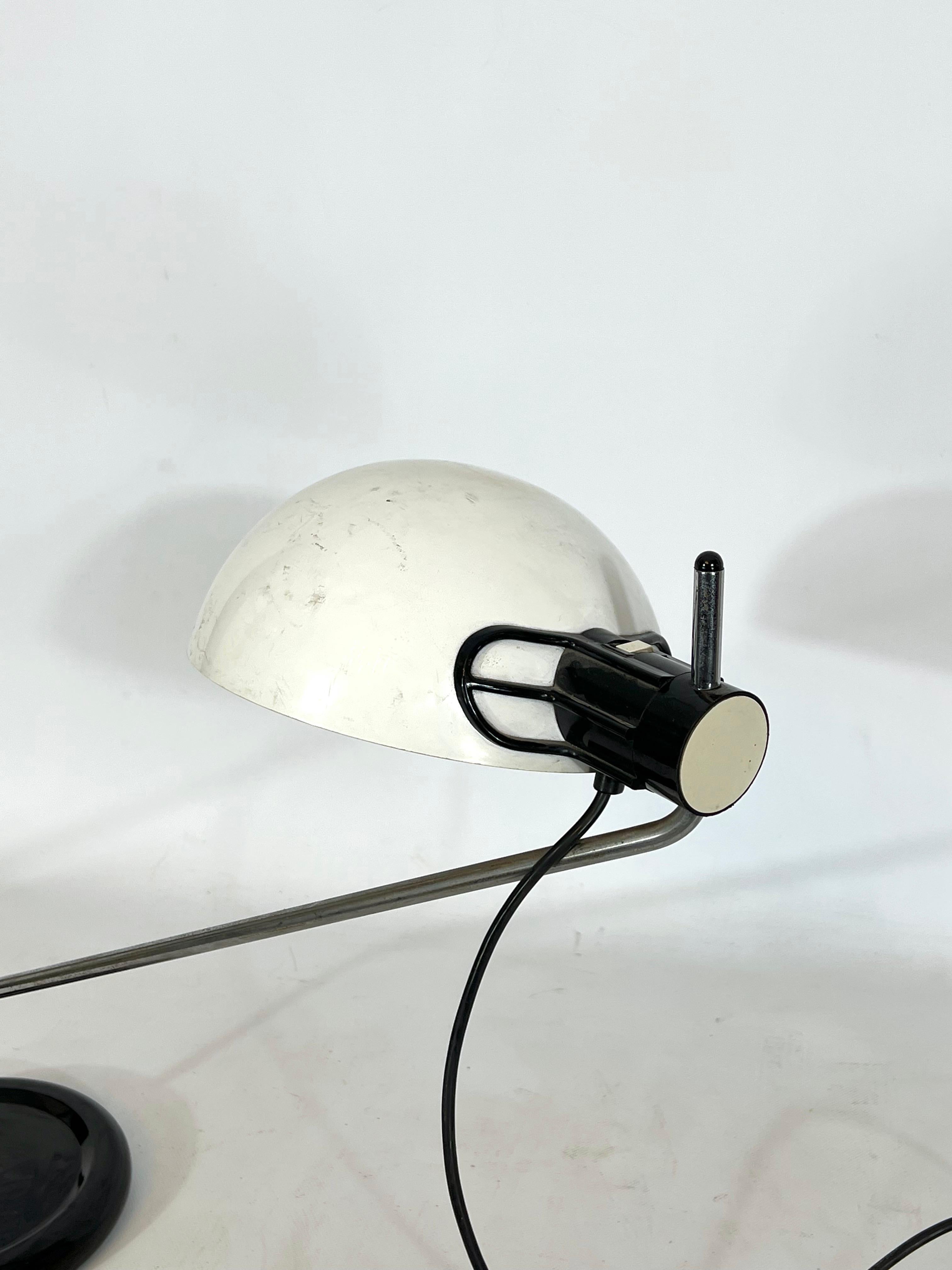 Harvey Guzzini, Chrome and Plastic Articulated Table Lamp In Good Condition For Sale In Catania, CT