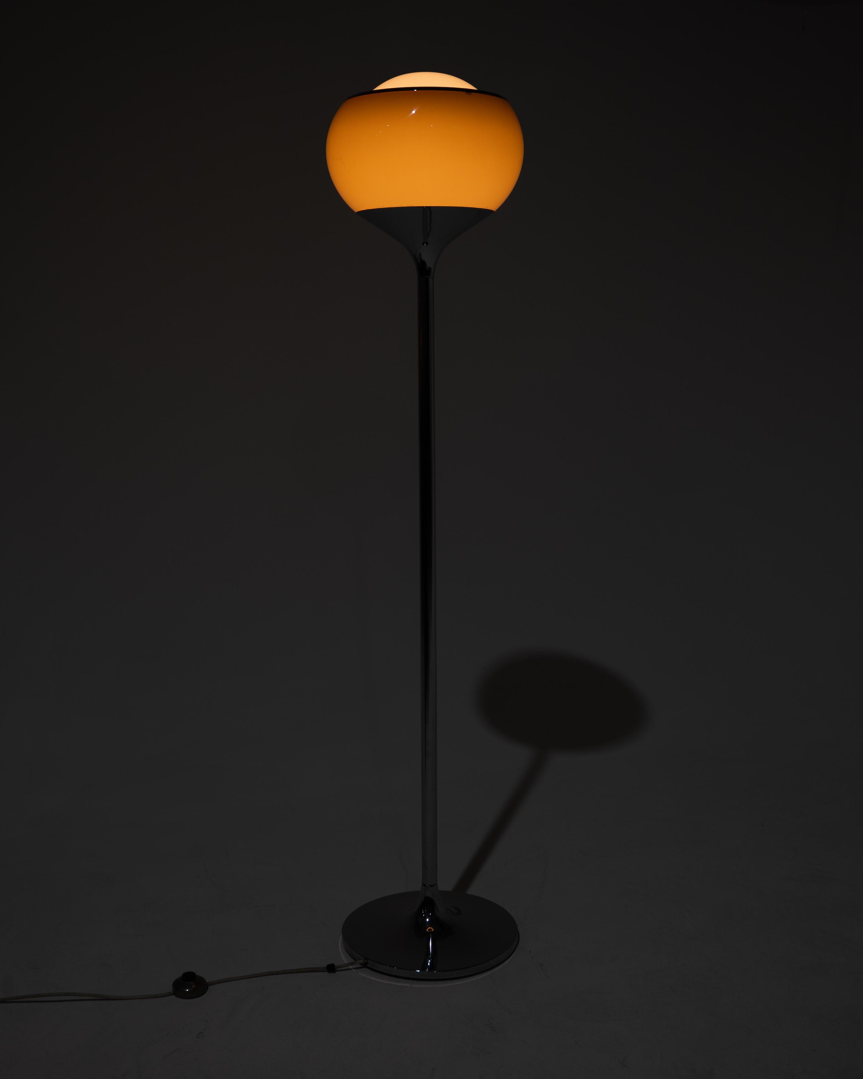 Harvey Guzzini Flash, piccola lampada da terra vintage di Meblo Brown in vendita 7