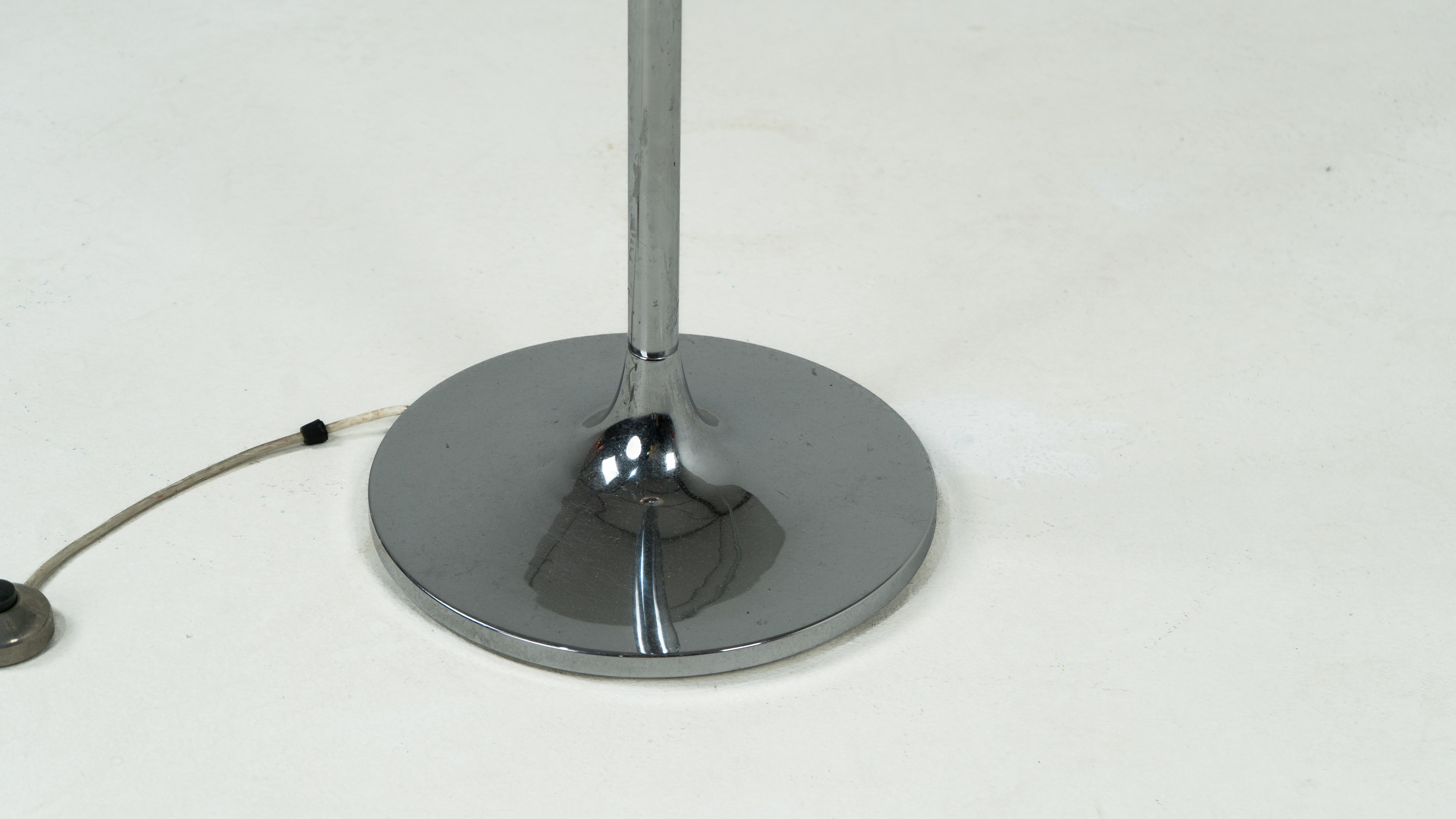 Harvey Guzzini Flash, piccola lampada da terra vintage di Meblo Brown In condizioni buone in vendita a Београд, RS
