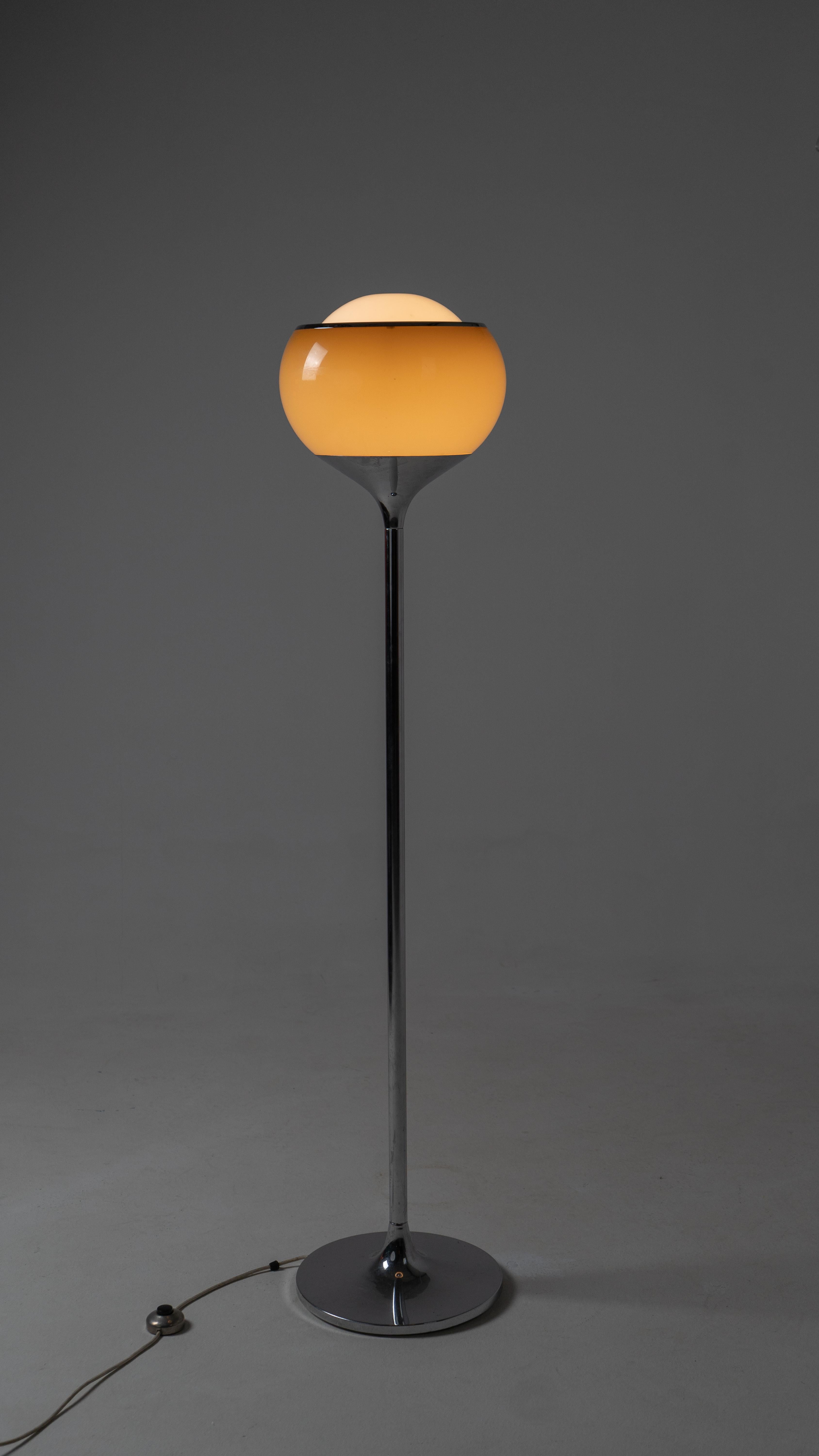 Harvey Guzzini Flash, piccola lampada da terra vintage di Meblo Brown in vendita 1