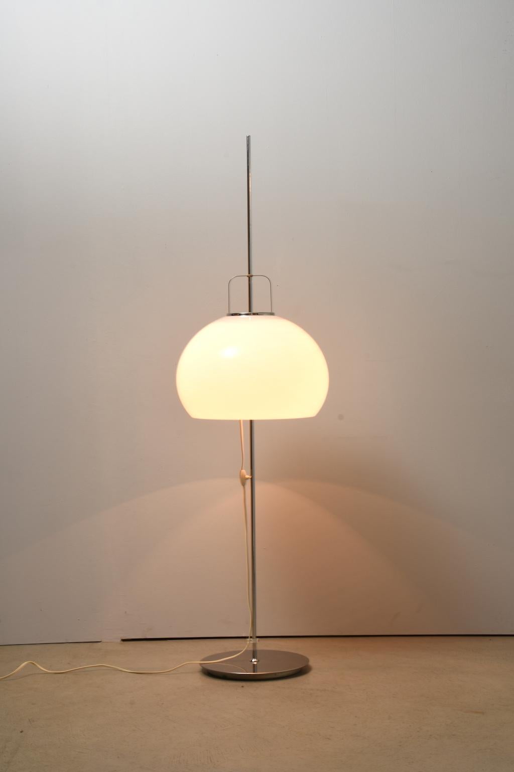Harvey Guzzini Floor lamp 'Lucerna' Italy 1970s for Guzzini (Moderne)