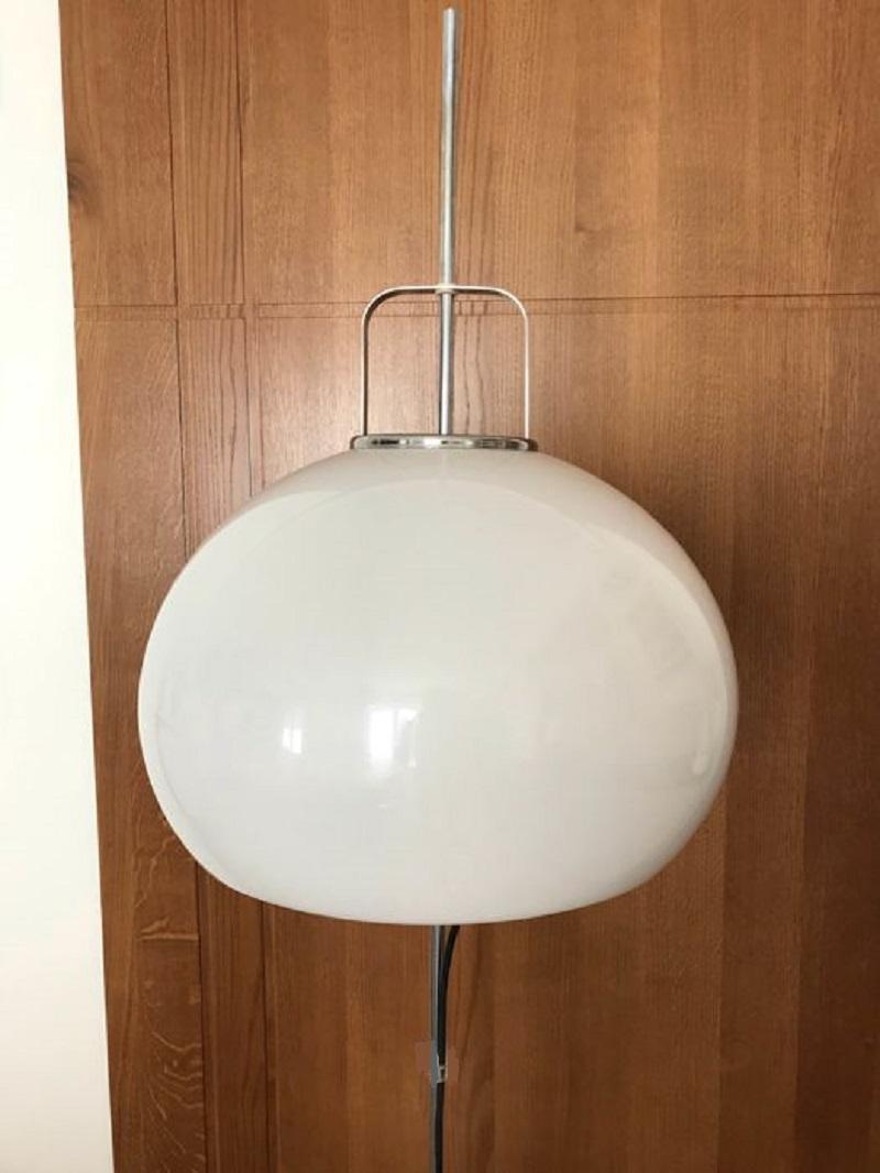 midcenturyHarvey Guzzini for Guzzini Floor Lamp 'Lucerna' In Good Condition For Sale In Palermo, Italia
