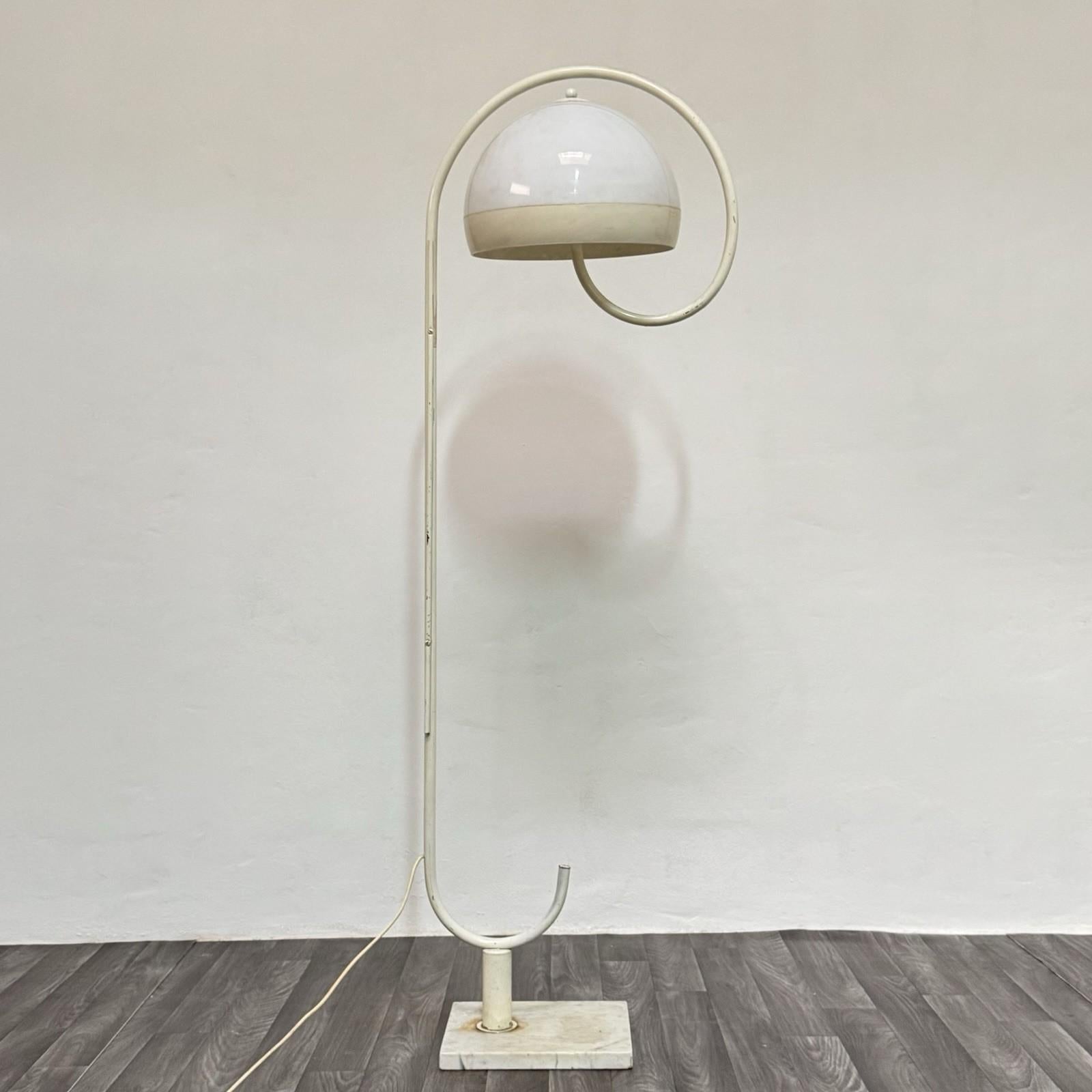 Harvey Guzzini Lampada da terra Space AGE con base in marmo Design anni '70 in vendita 8