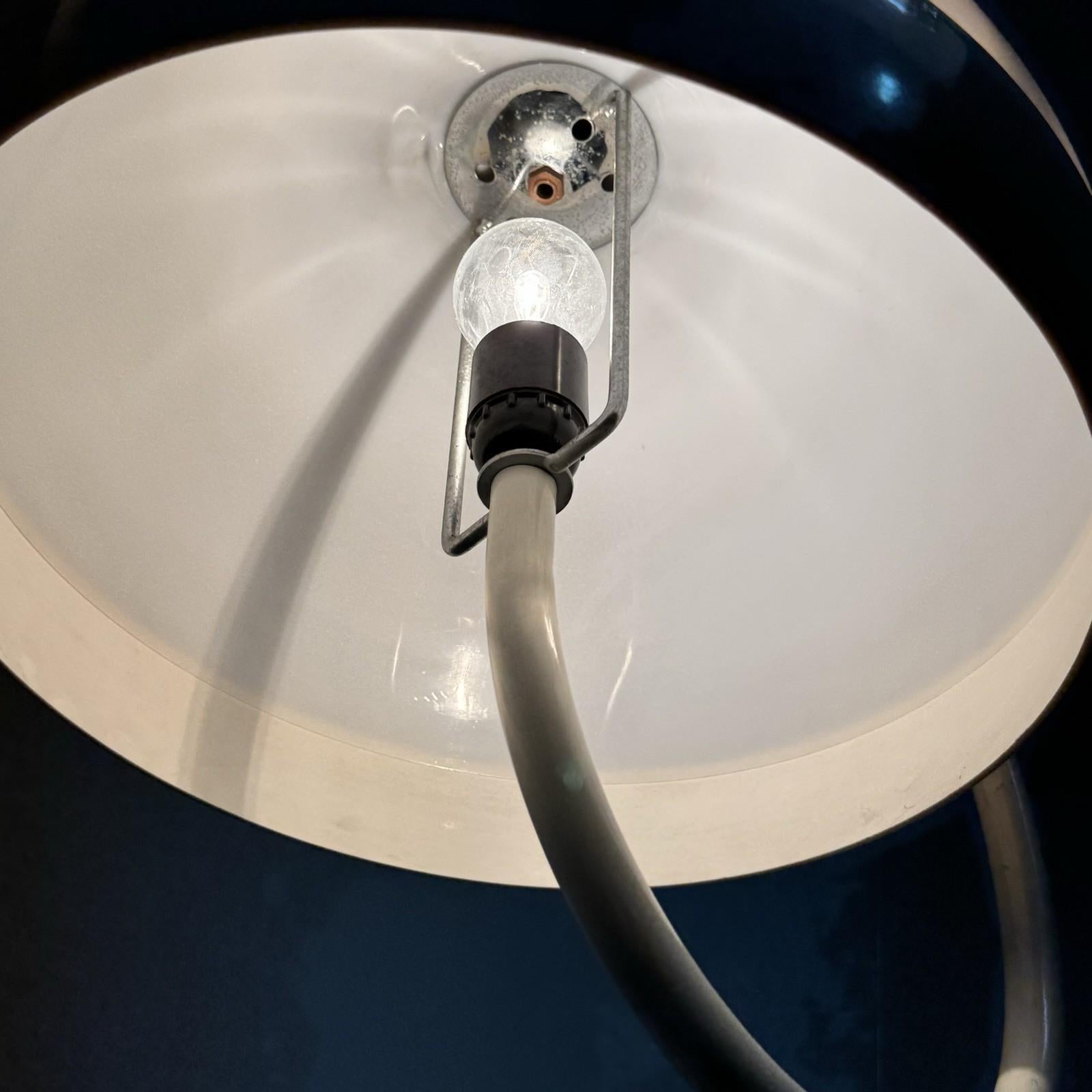 Harvey Guzzini Lampada da terra Space AGE con base in marmo Design anni '70 in vendita 2