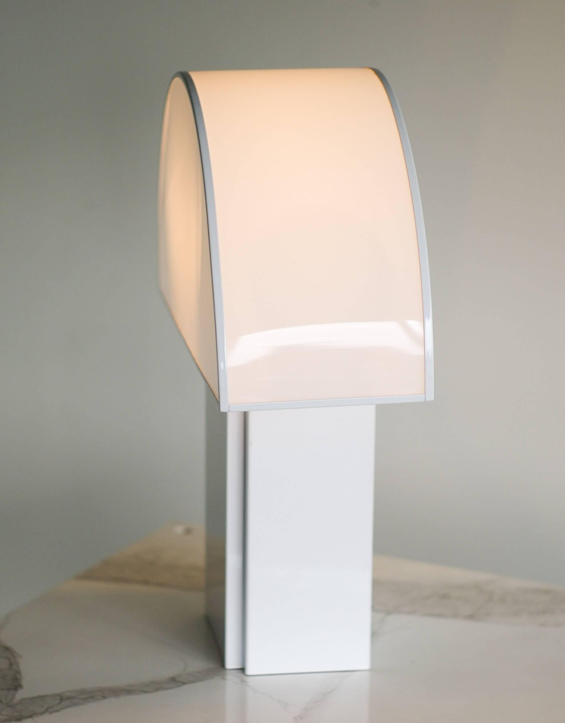 Mid-Century Modern Harvey Guzzini Grande lampe de table Olympe