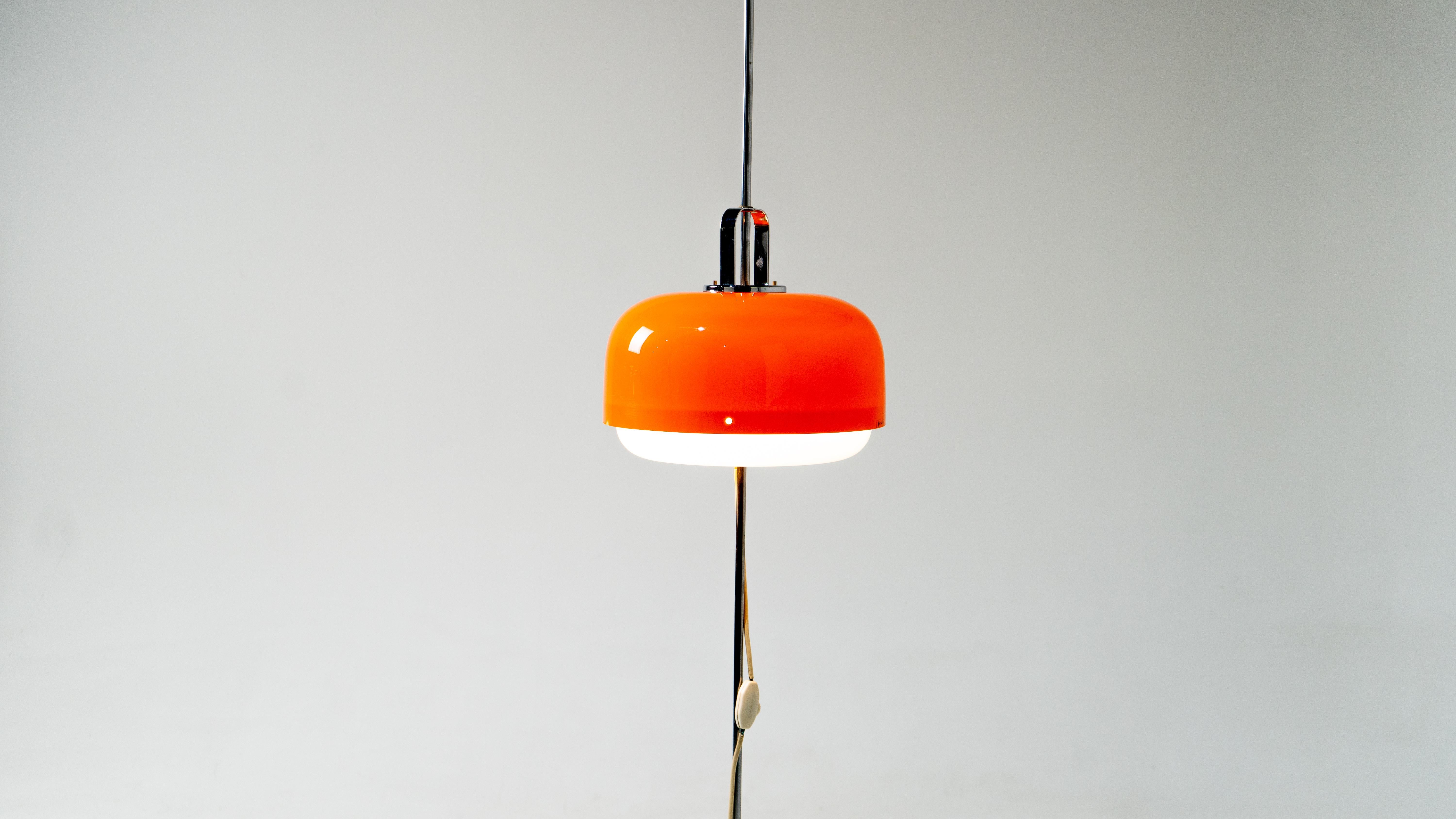 Harvey Guzzini Medusa Lámpara de Pie Vintage Naranja Meblo en Bueno estado para la venta en Београд, RS
