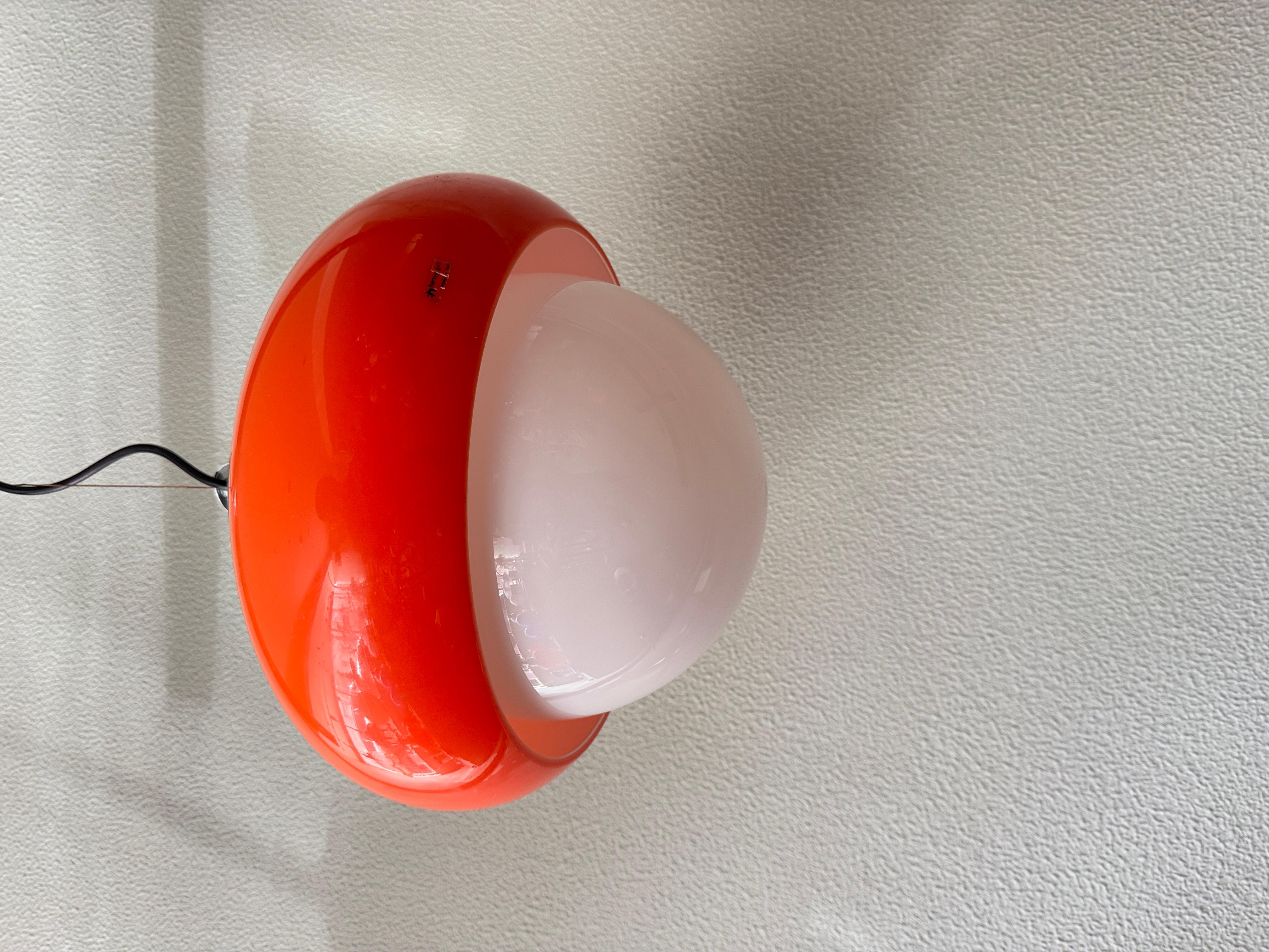 Space Age Harvey Guzzini Lampada da soffitto in vetro e acrilico arancione Cromo Italia anni '70 in vendita