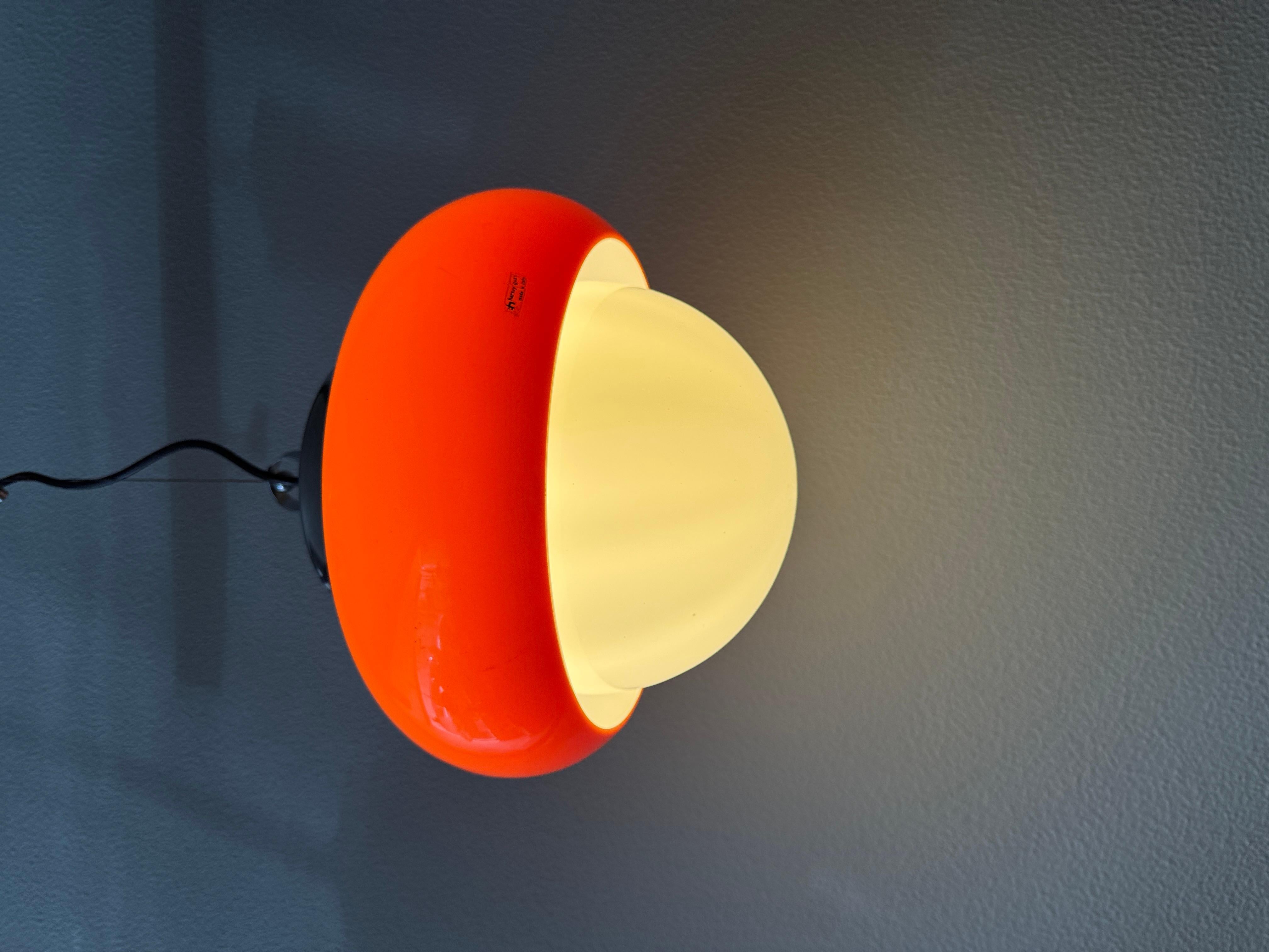 Italiano Harvey Guzzini Lampada da soffitto in vetro e acrilico arancione Cromo Italia anni '70 in vendita