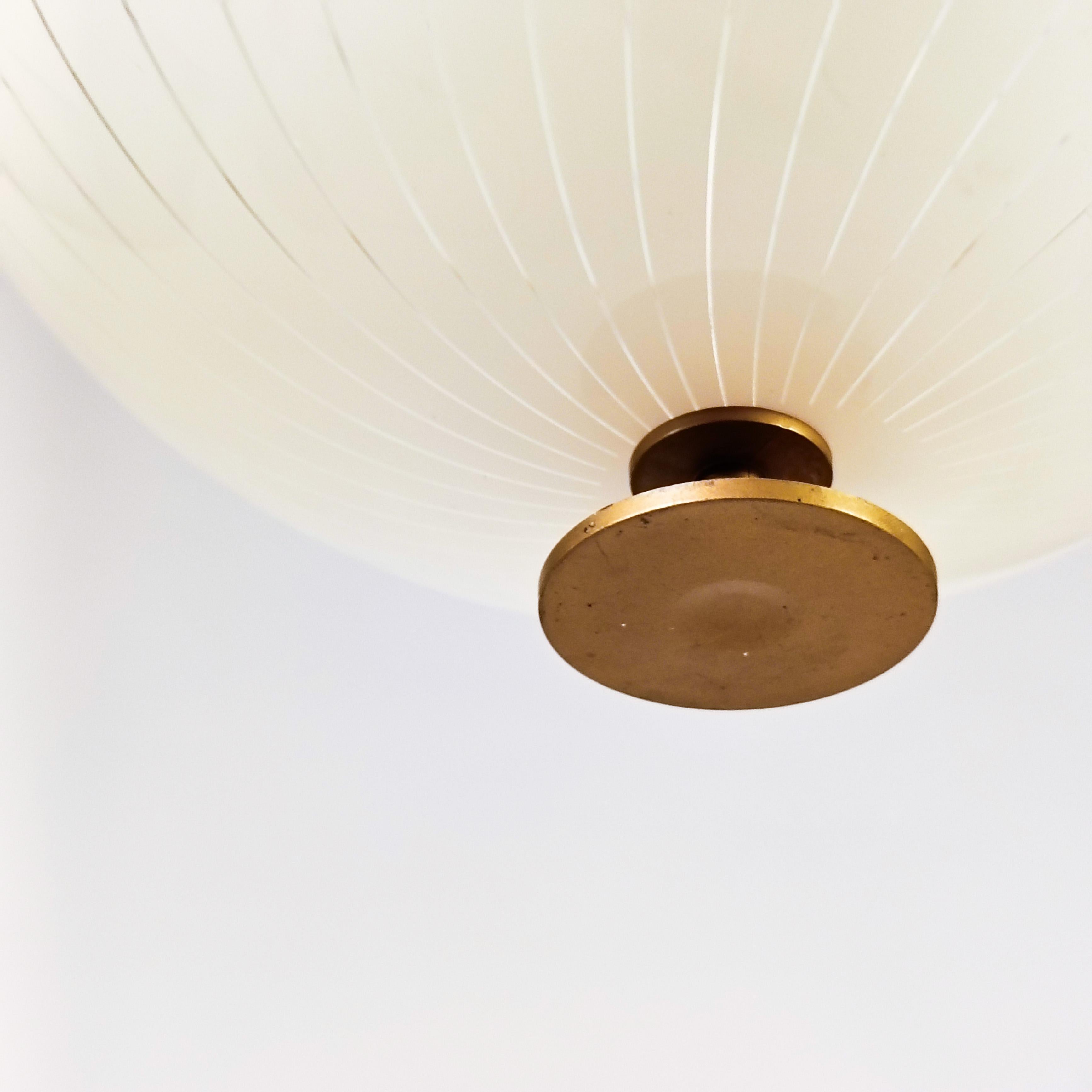 Lampada a sospensione a globo gigante postmoderna in stile Harvey Guzzini, Italia, anni '80 in vendita 5