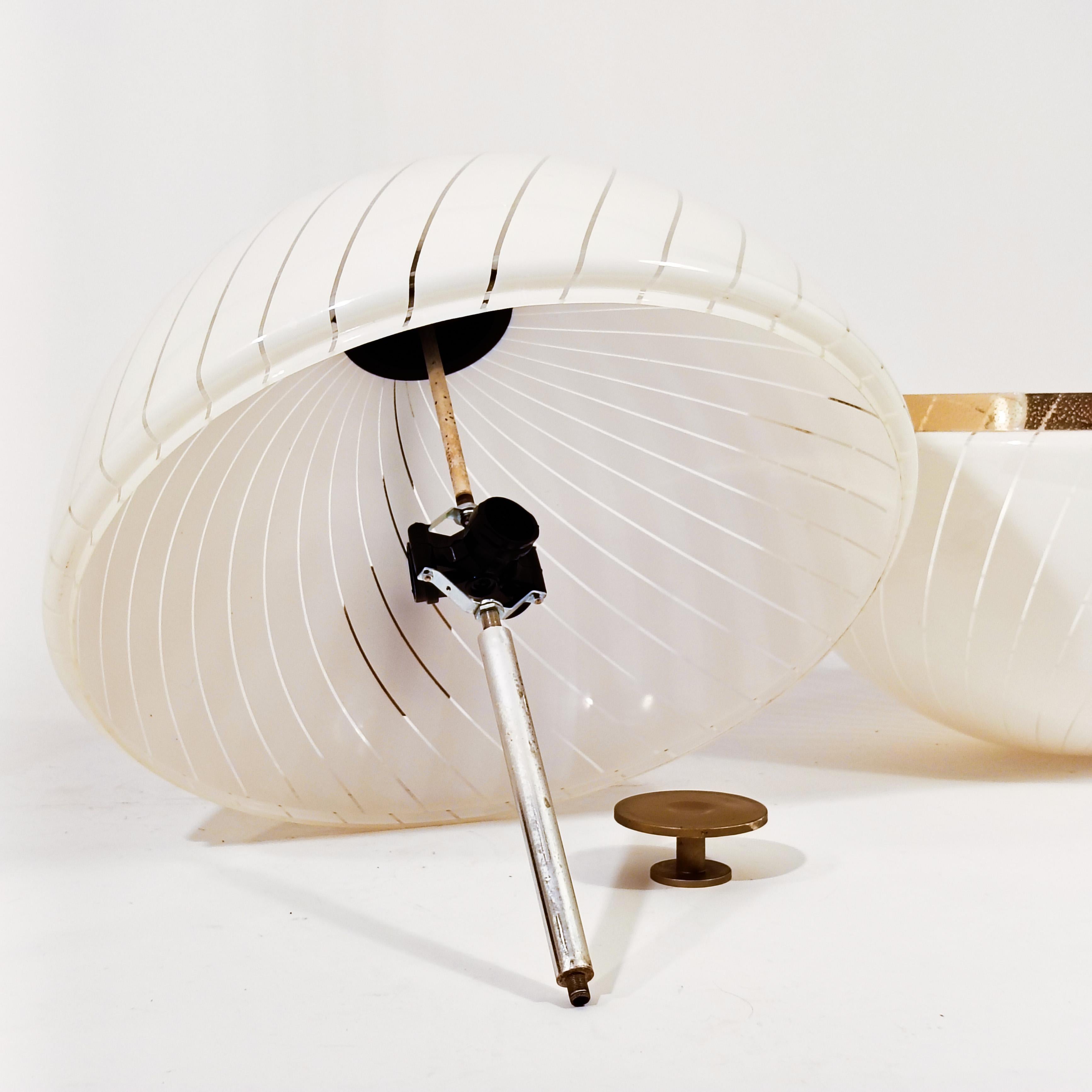 Lampada a sospensione a globo gigante postmoderna in stile Harvey Guzzini, Italia, anni '80 in vendita 7