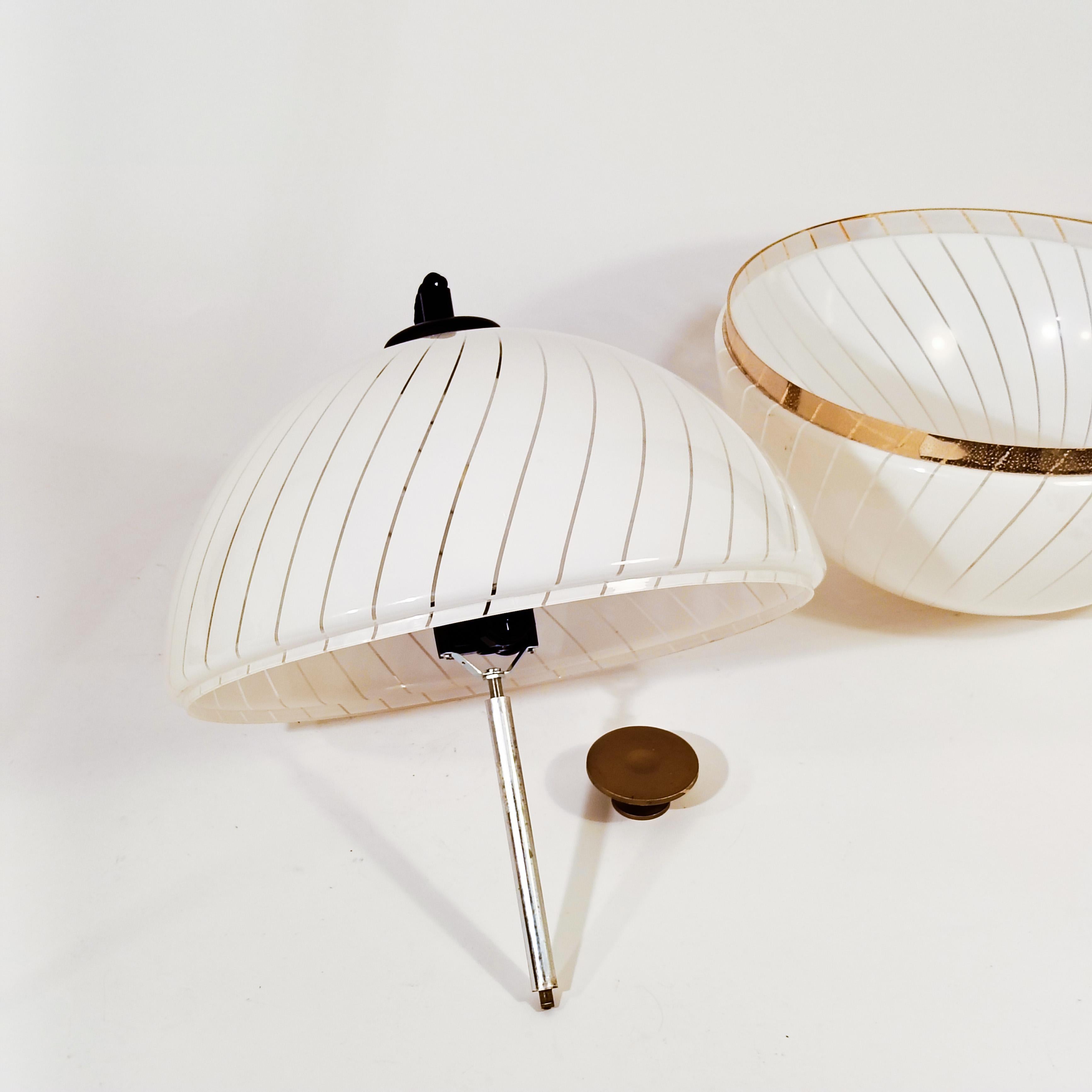 Lampada a sospensione a globo gigante postmoderna in stile Harvey Guzzini, Italia, anni '80 in vendita 8
