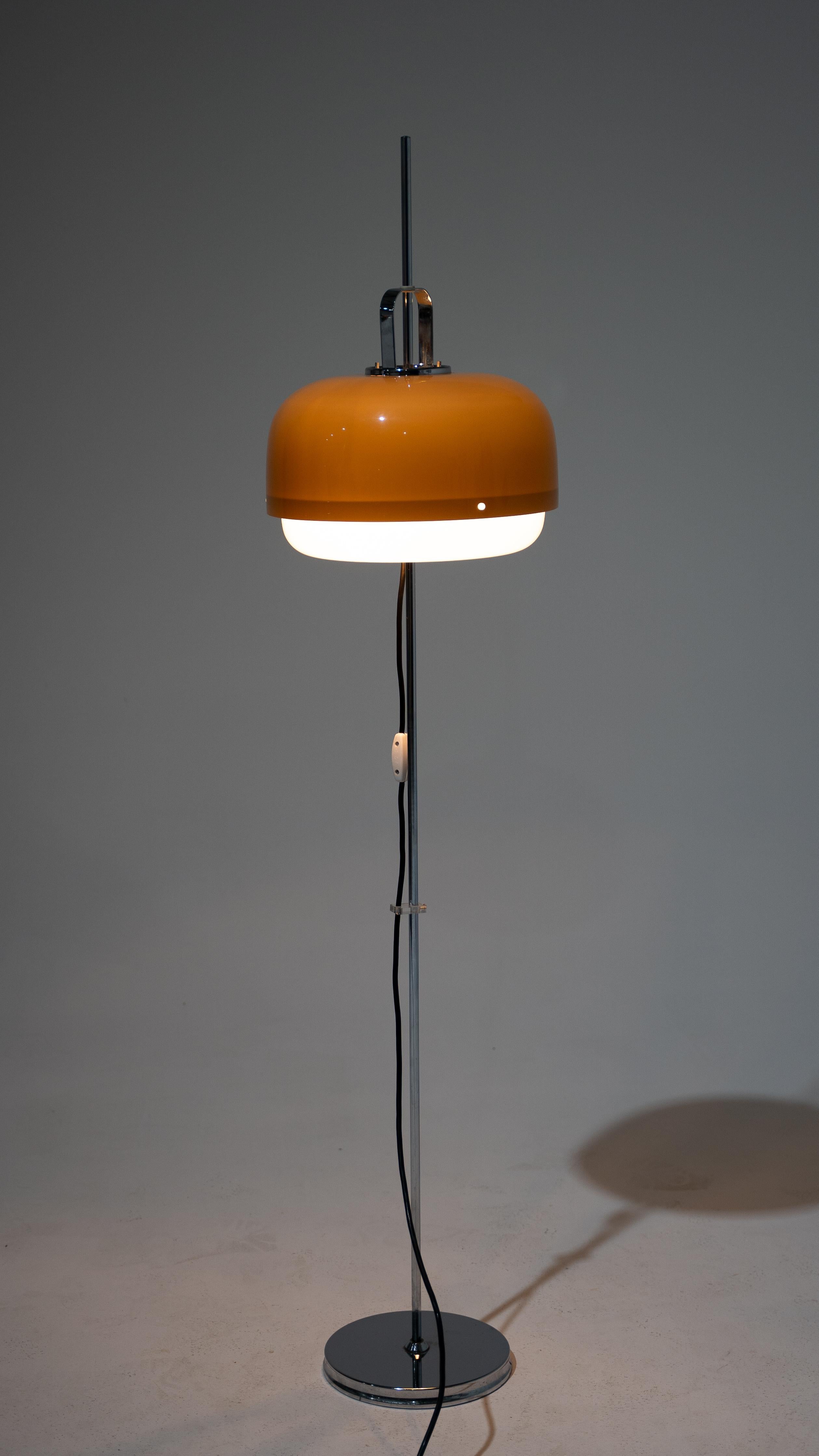 Harvey Guzzini Lampada da terra vintage marrone Meblo in vendita 4